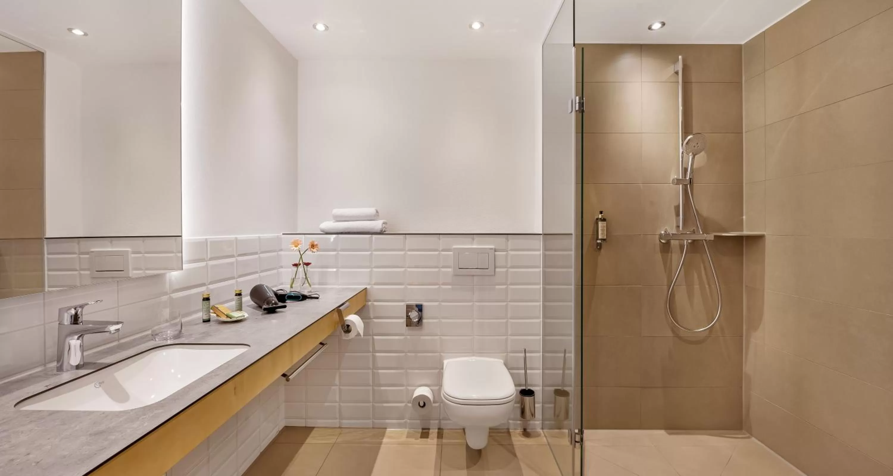 Shower in Walhalla Hotel Regensburg Hoeferer 4 Sterne Superior