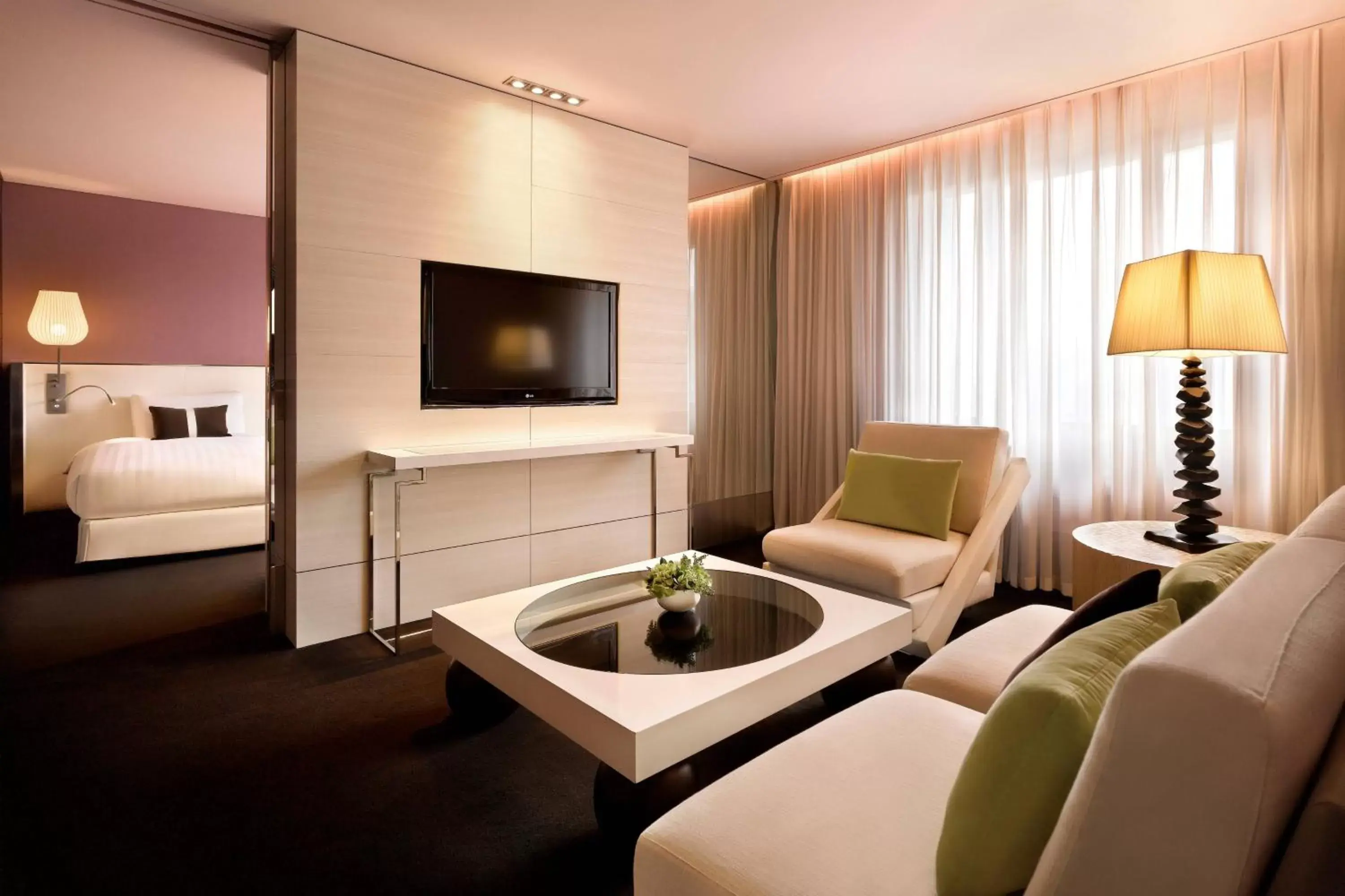 Bedroom, Seating Area in THE PLAZA Seoul, Autograph Collection