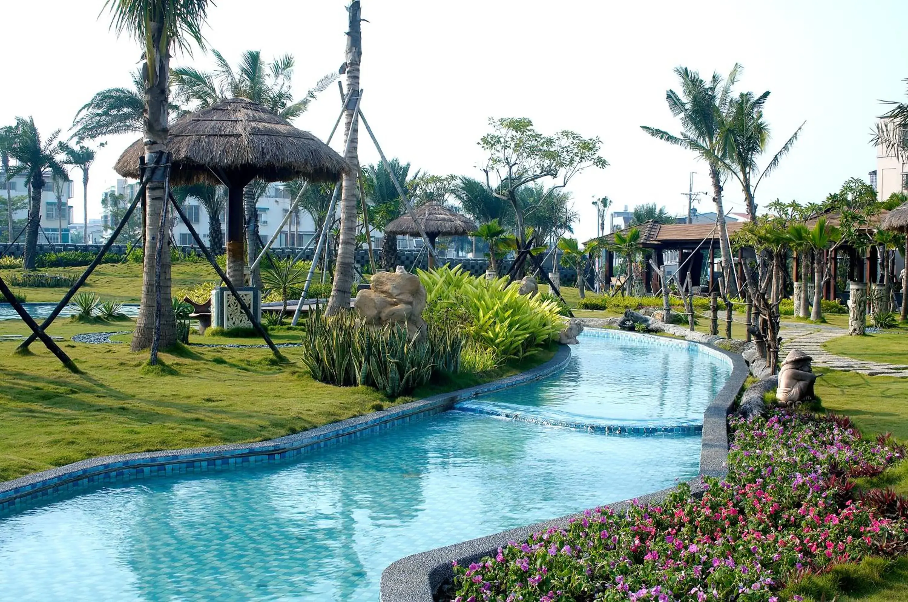 Garden view, Swimming Pool in Queena Plaza Hotel