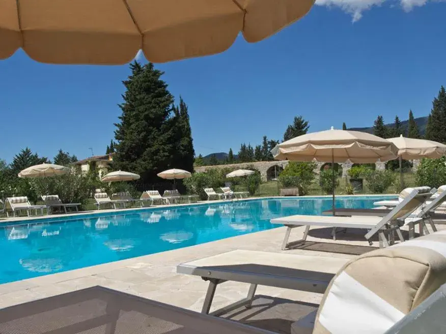 Swimming Pool in Hotel-Restaurant Le Moulin De La Camandoule