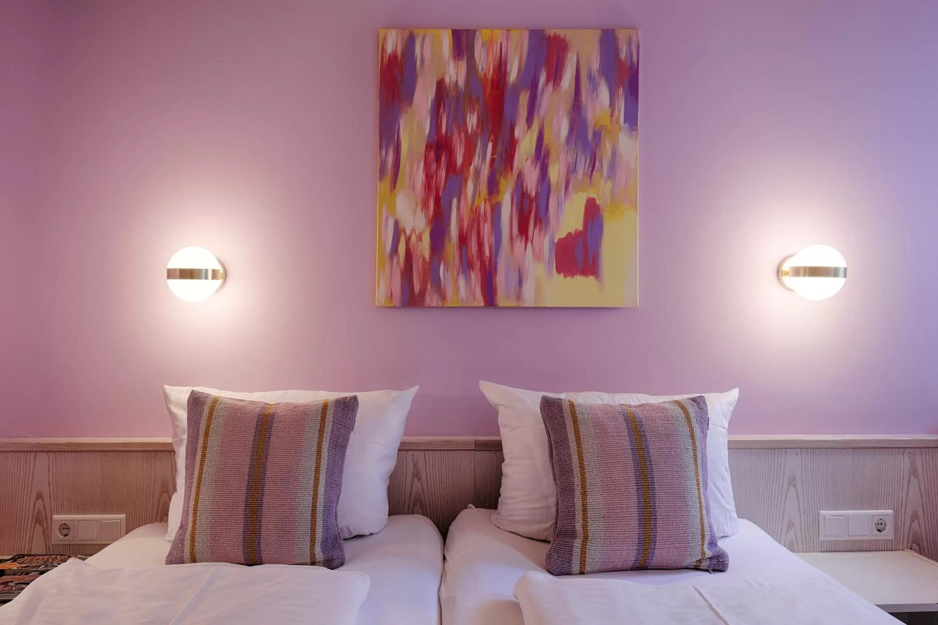 Decorative detail, Bed in Hotel Kunterbunt - by homekeepers