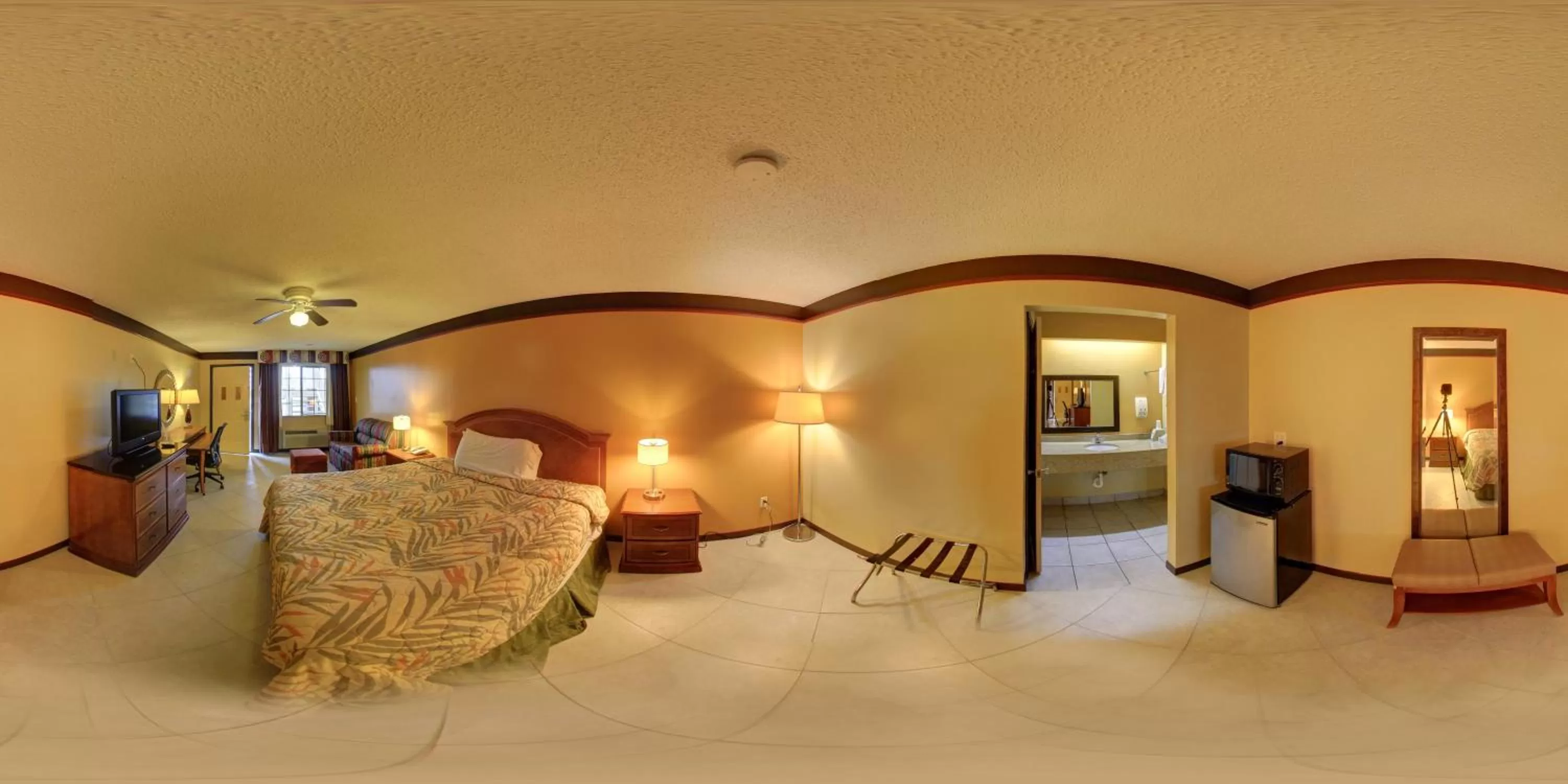 Bed in Deluxe Inn and Suites