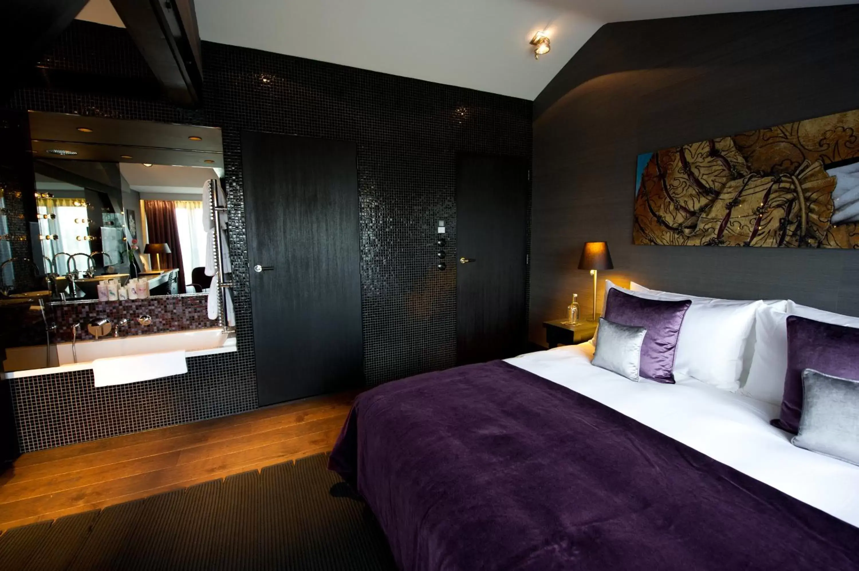 Photo of the whole room, Bed in Canal House