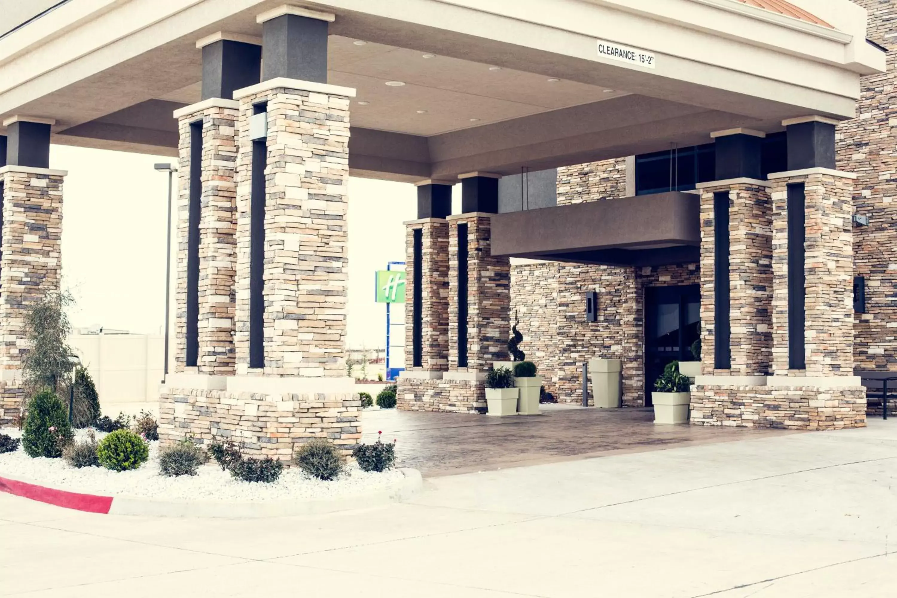 Property building in Holiday inn Express & Suites Oklahoma City Southeast, an IHG Hotel