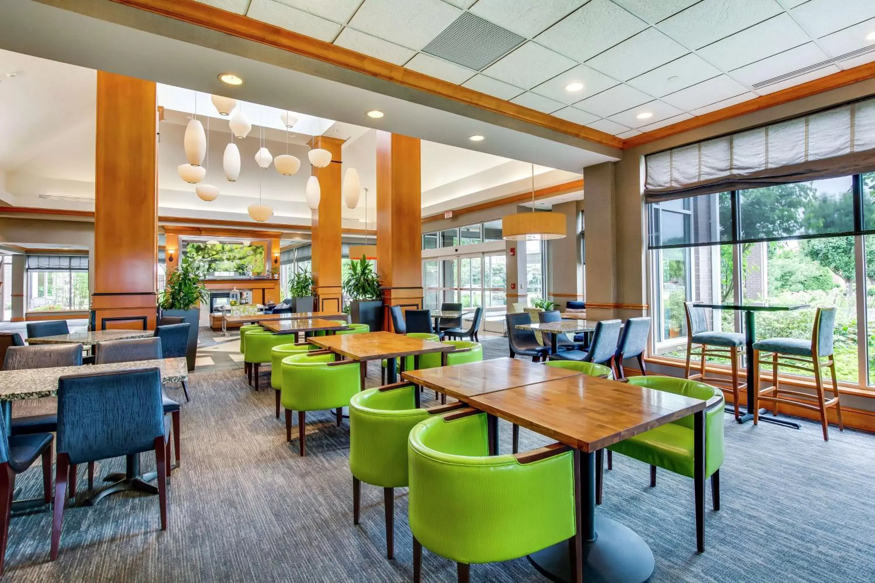 Restaurant/Places to Eat in Hilton Garden Inn Louisville Airport