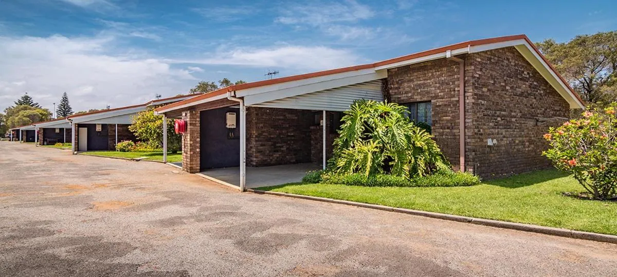 Facade/entrance in Emu Beach Chalets