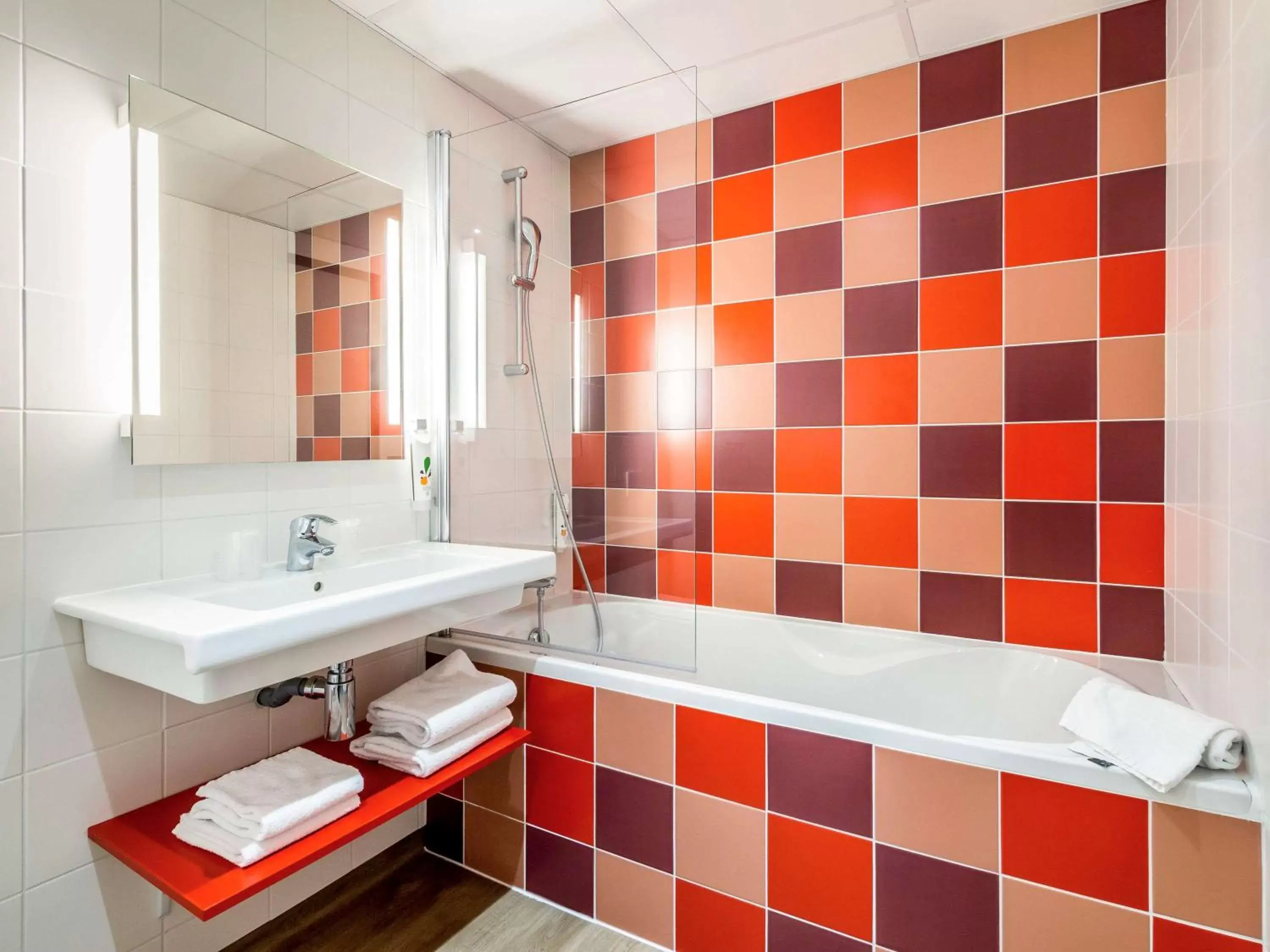 Photo of the whole room, Bathroom in ibis styles Albi Centre Le Theatro