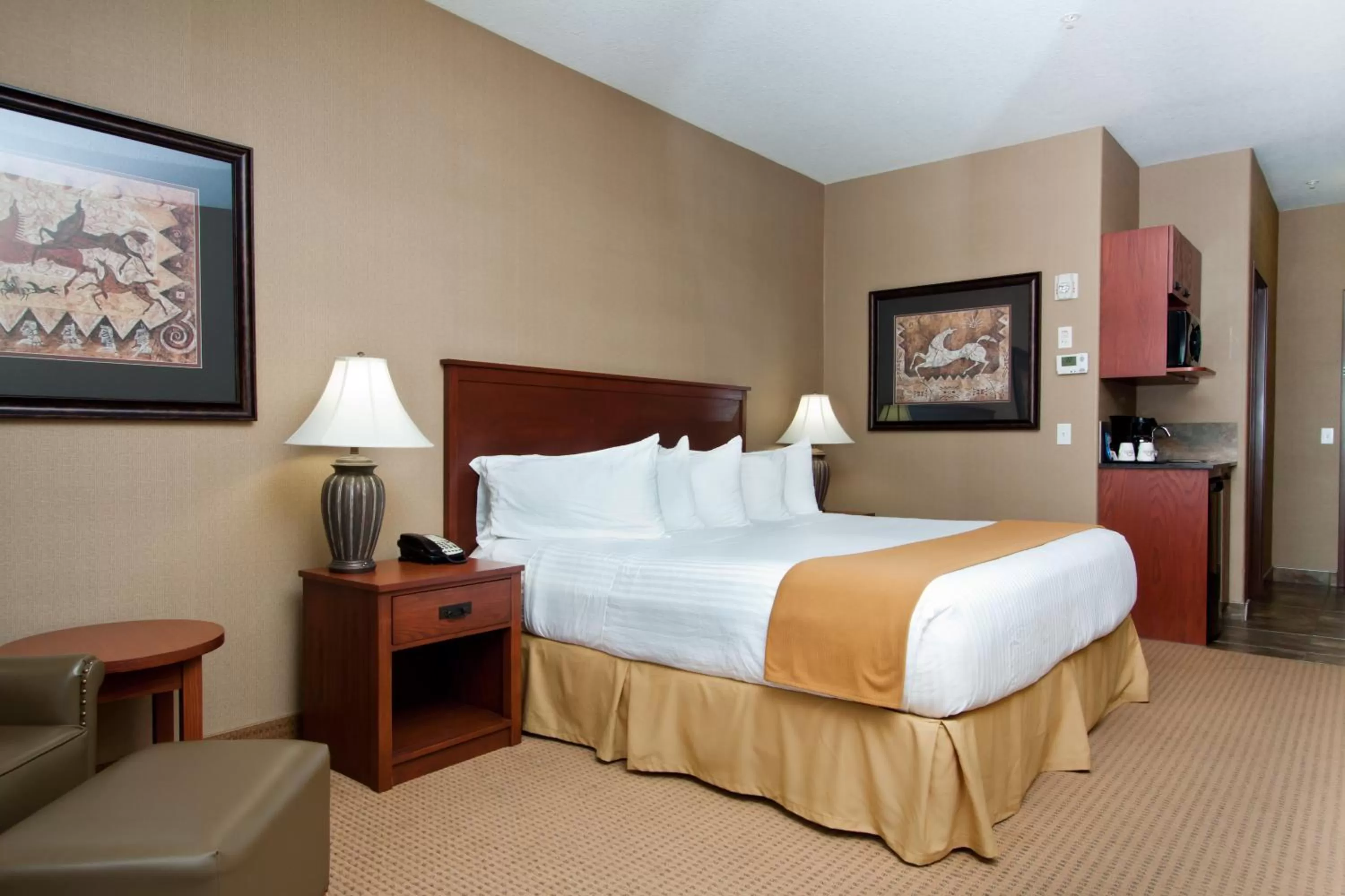Bedroom, Bed in Days Inn & Suites by Wyndham Strathmore