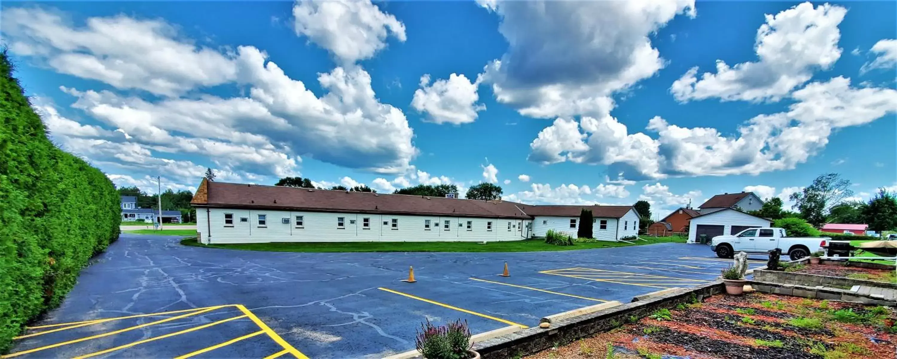 Property Building in Knights Inn Colonial Fireside Inn