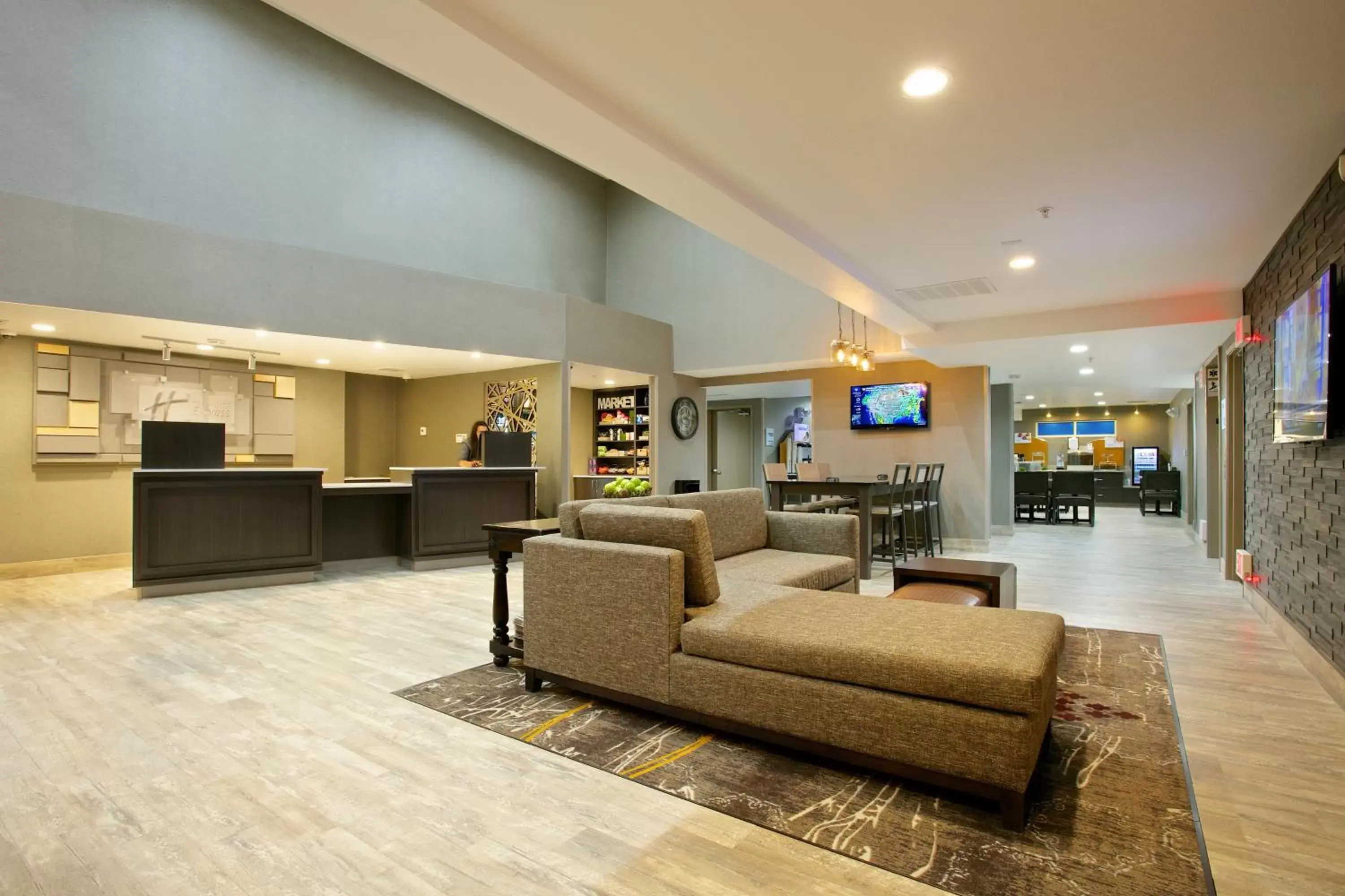 Property building, Lobby/Reception in Holiday Inn Express Hotel & Suites - Paso Robles, an IHG Hotel