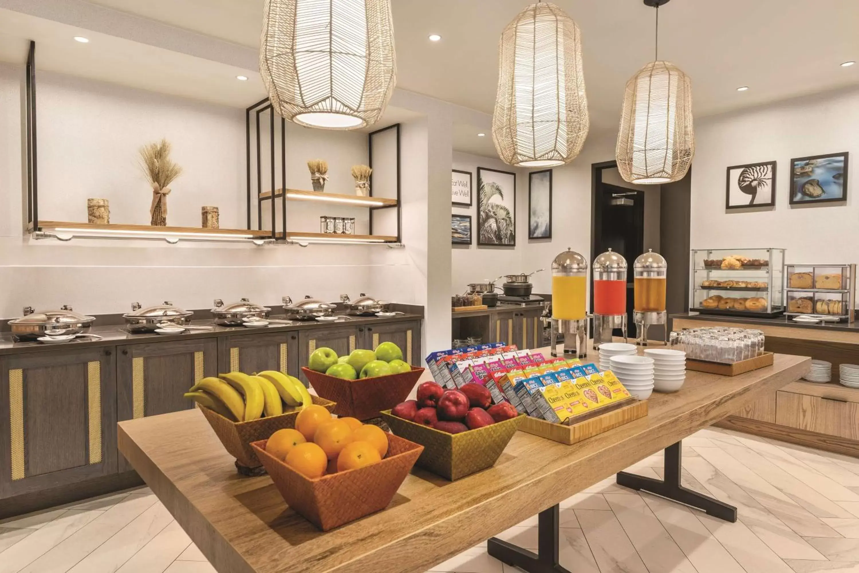 Breakfast in DoubleTree by Hilton Tampa Rocky Point Waterfront Breakfast in DoubleTree by Hilton Tampa Rocky Point Waterfront