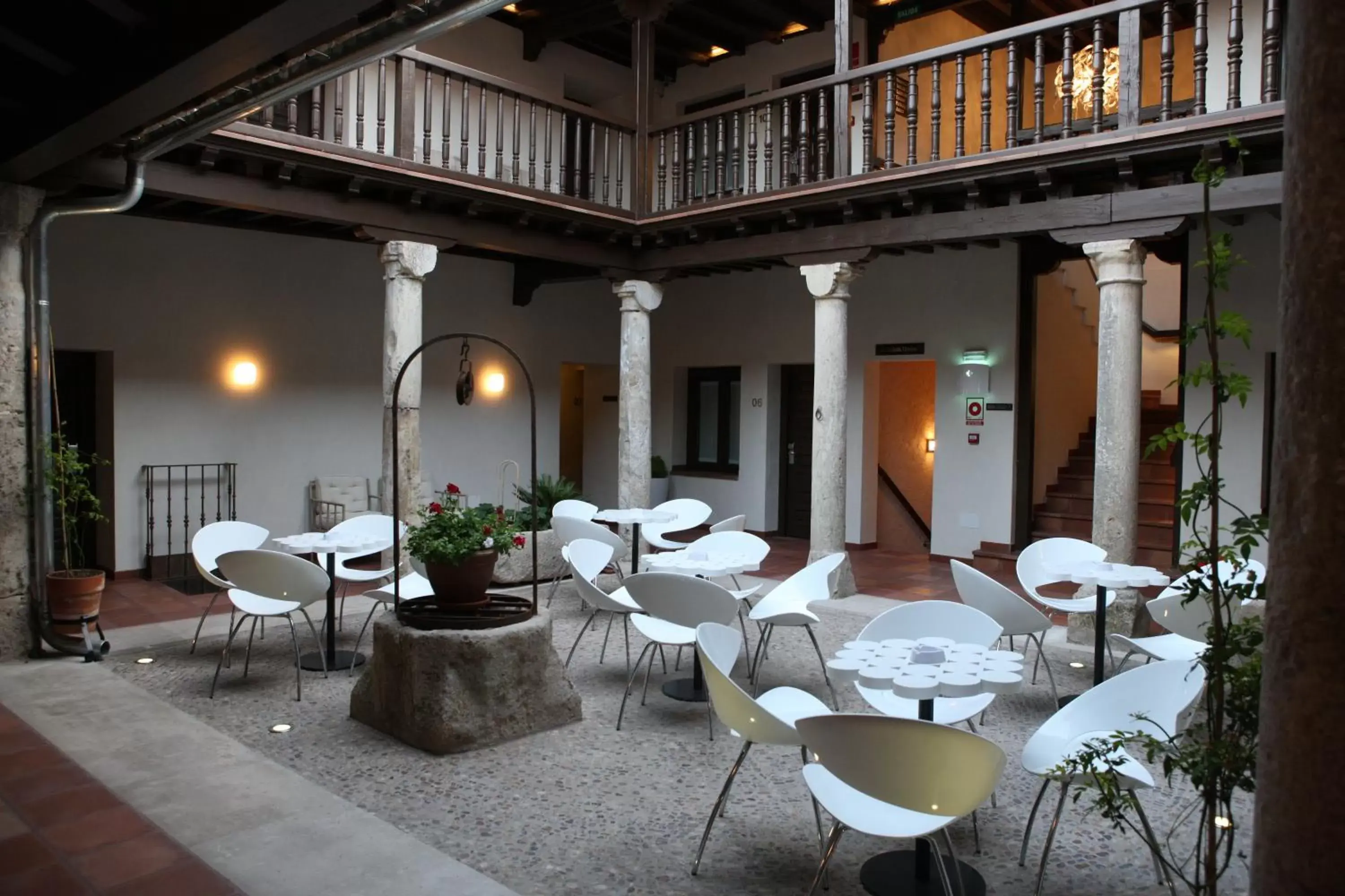 Patio, Lounge/Bar in Evenia Alcalá Boutique Hotel