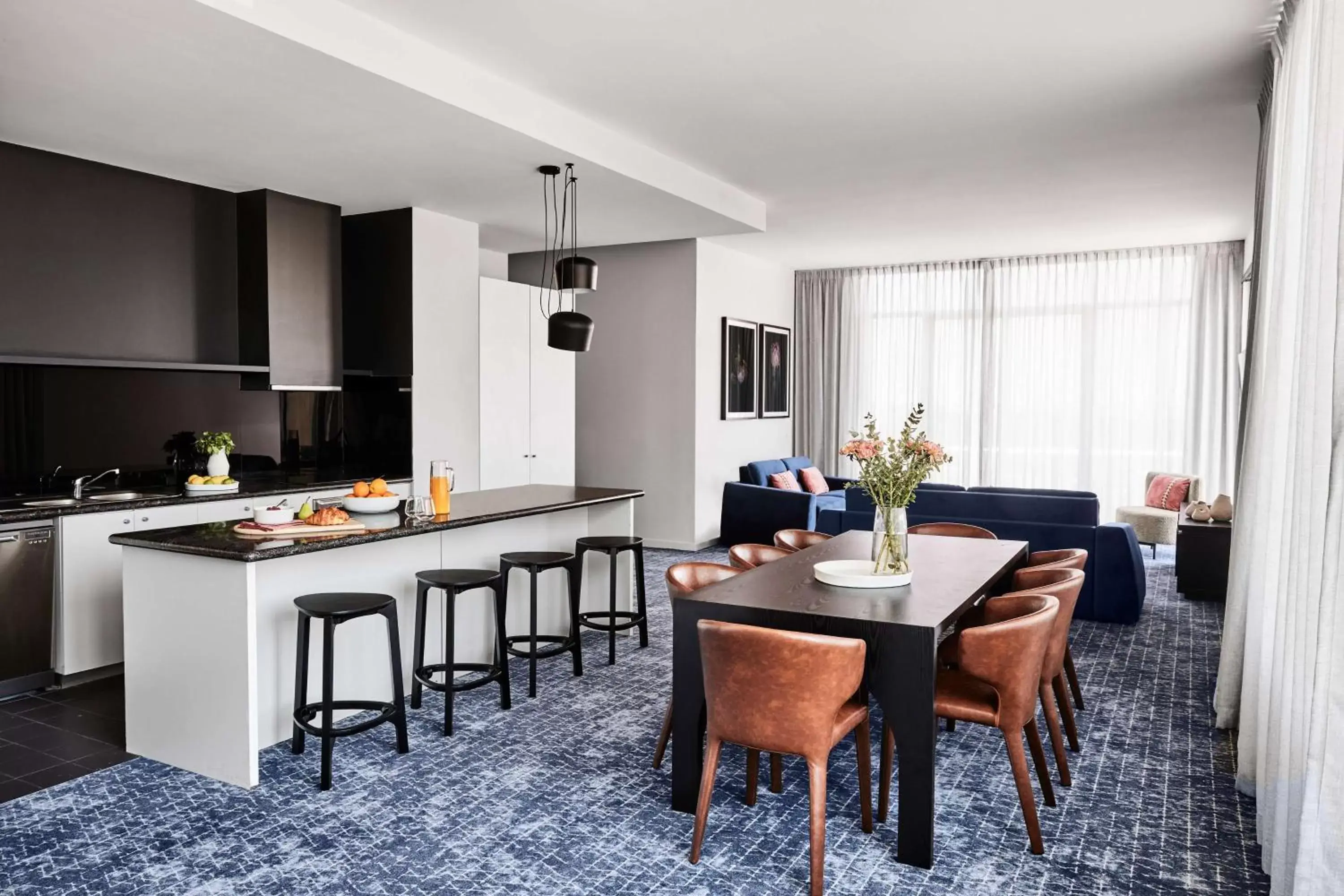 Dining Area in Adina Apartment Hotel Melbourne Flinders Street