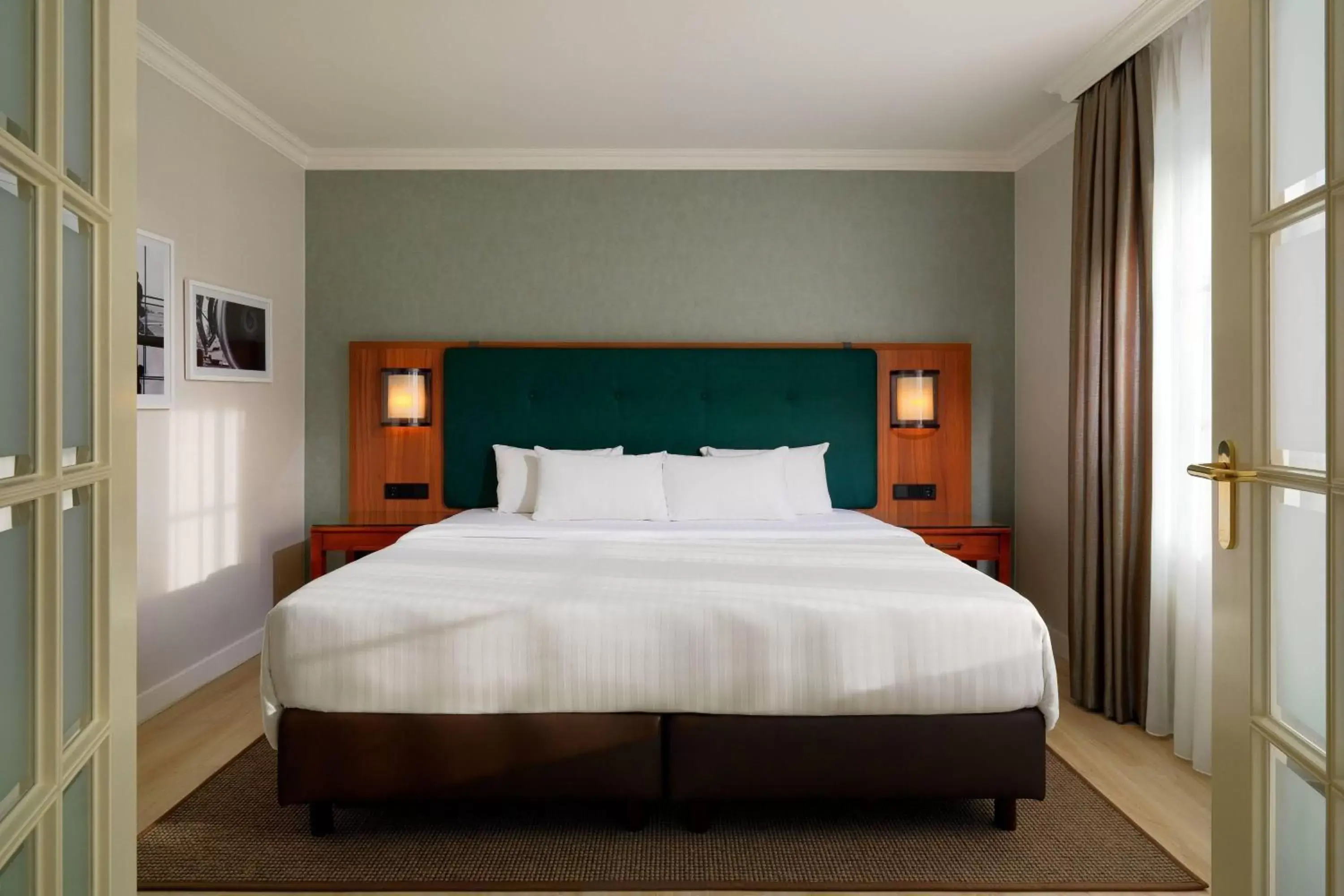 Photo of the whole room, Bed in Courtyard by Marriott Hamburg Airport
