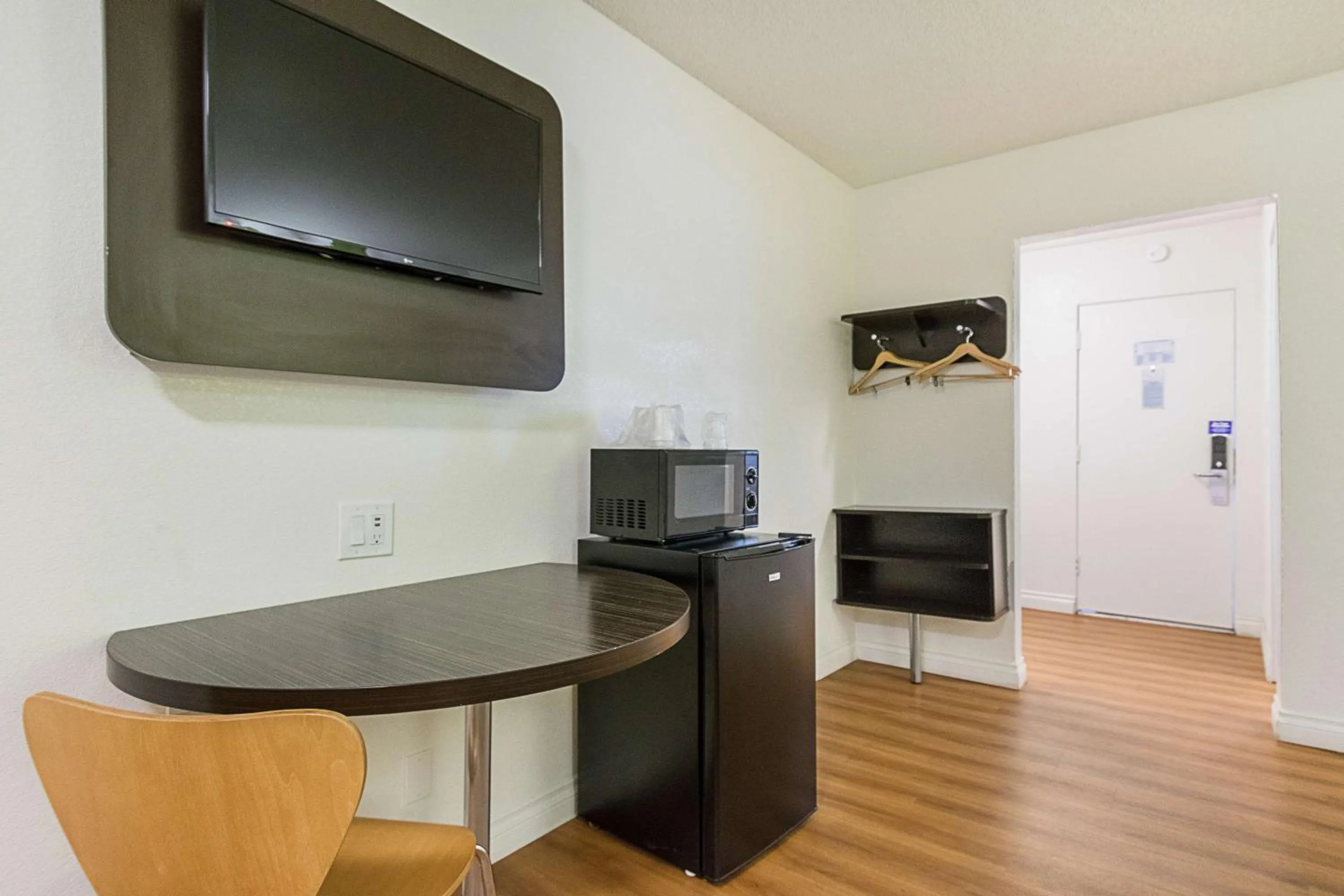 TV and multimedia in Motel 6-Santa Maria, CA - South