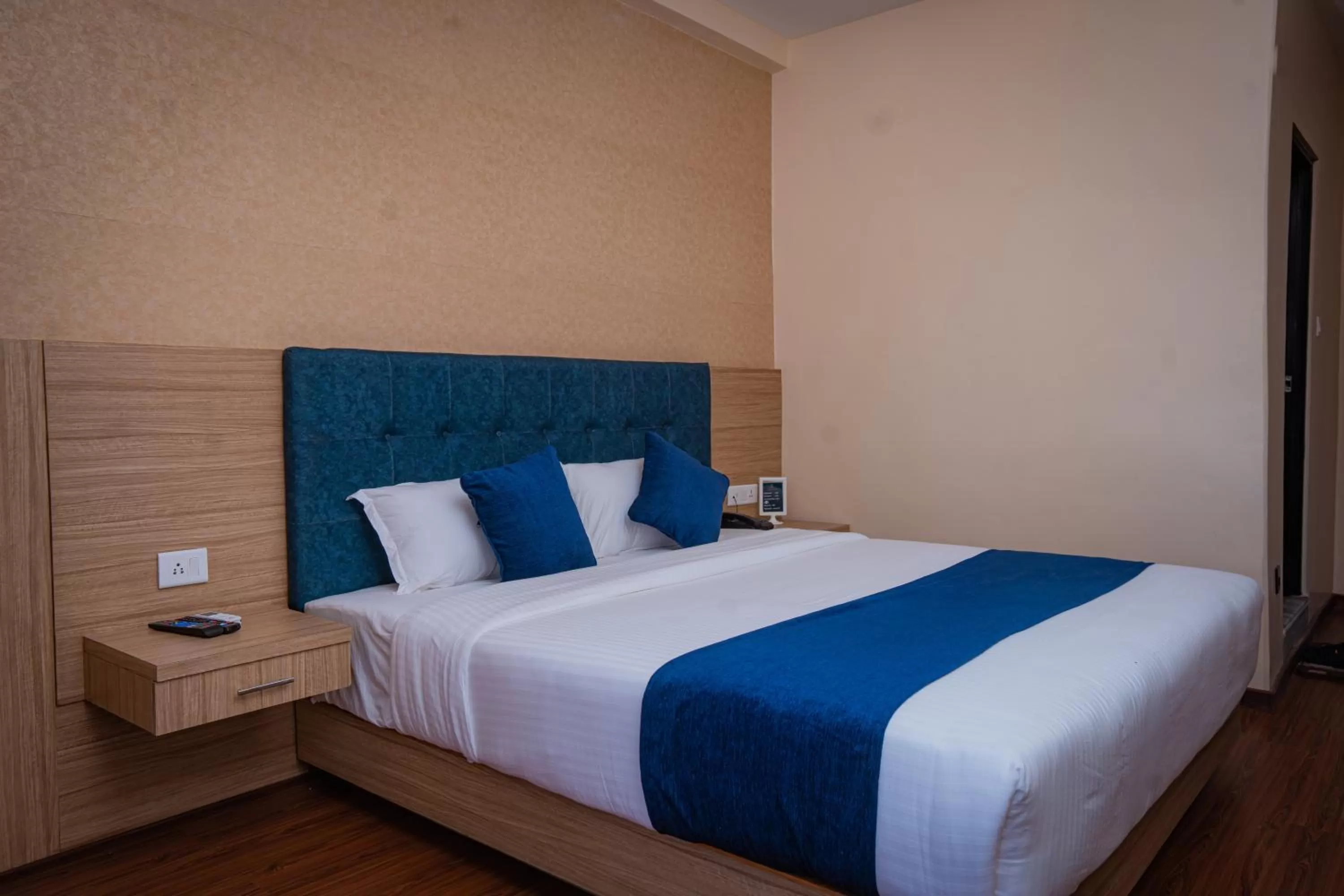 Bed in Majestic Lake Front Hotel & Suites