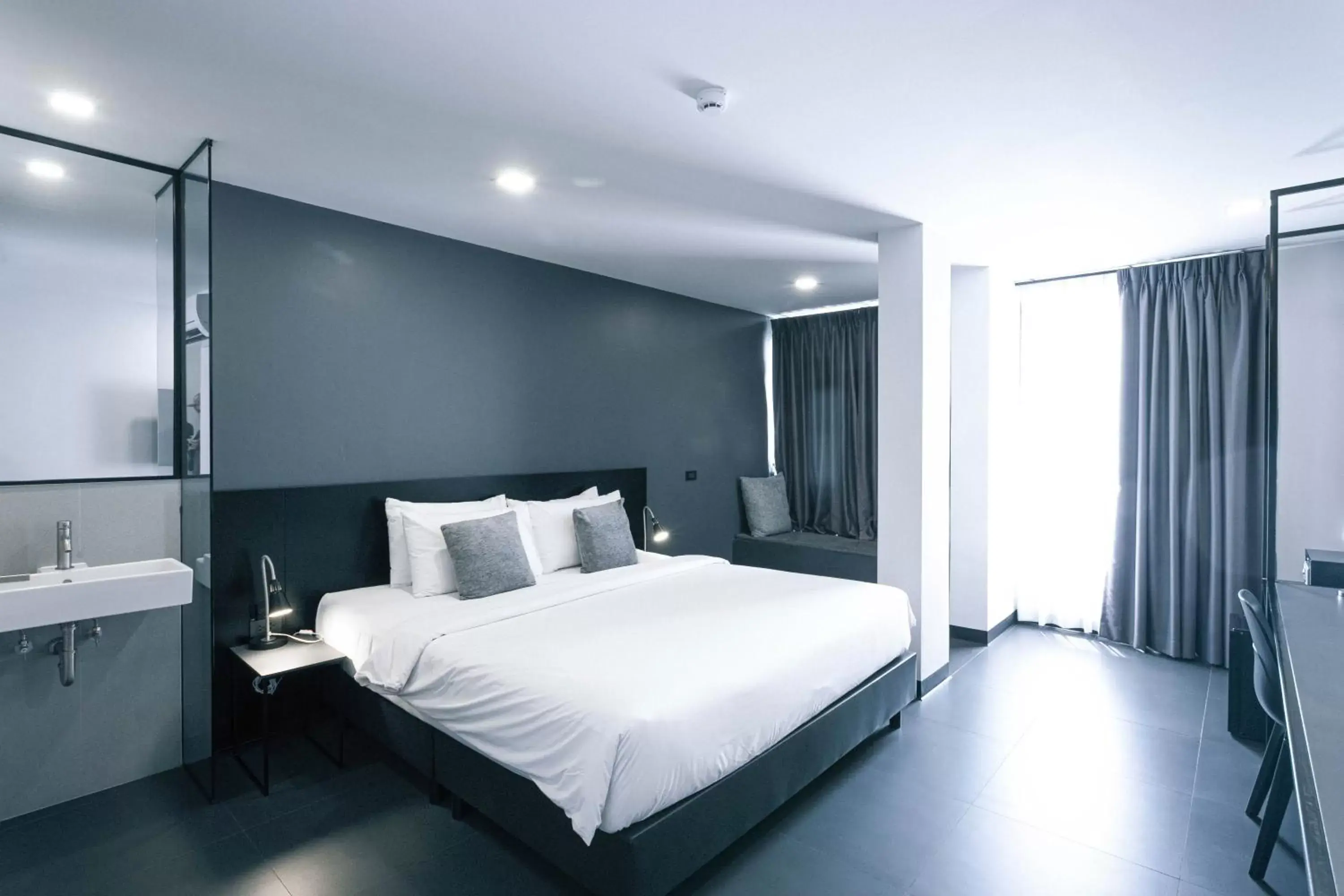 Bedroom, Bed in CREW Hotel