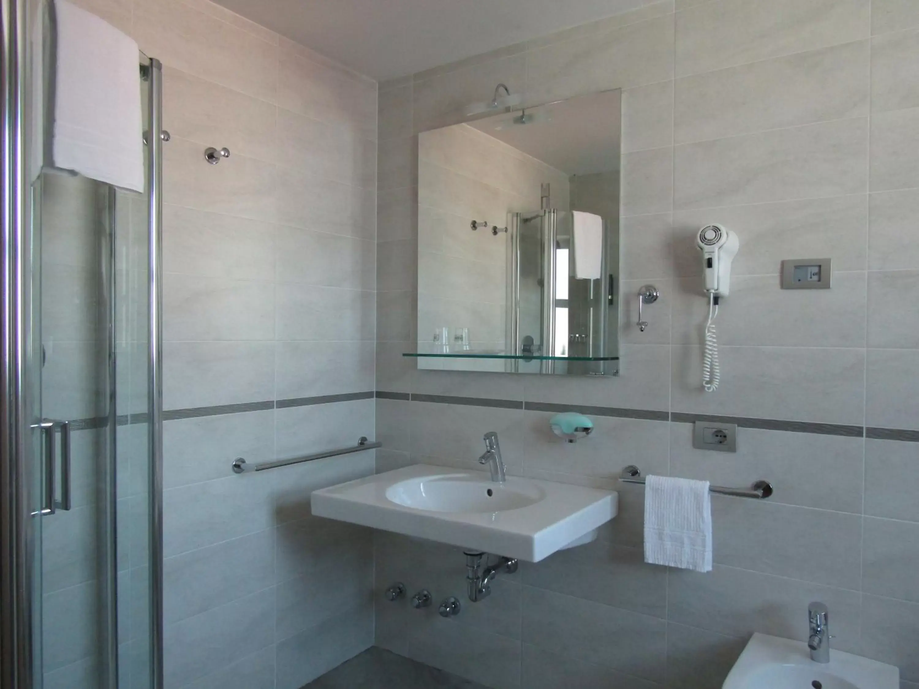 Bathroom in Al Marinaio Hotel Garni