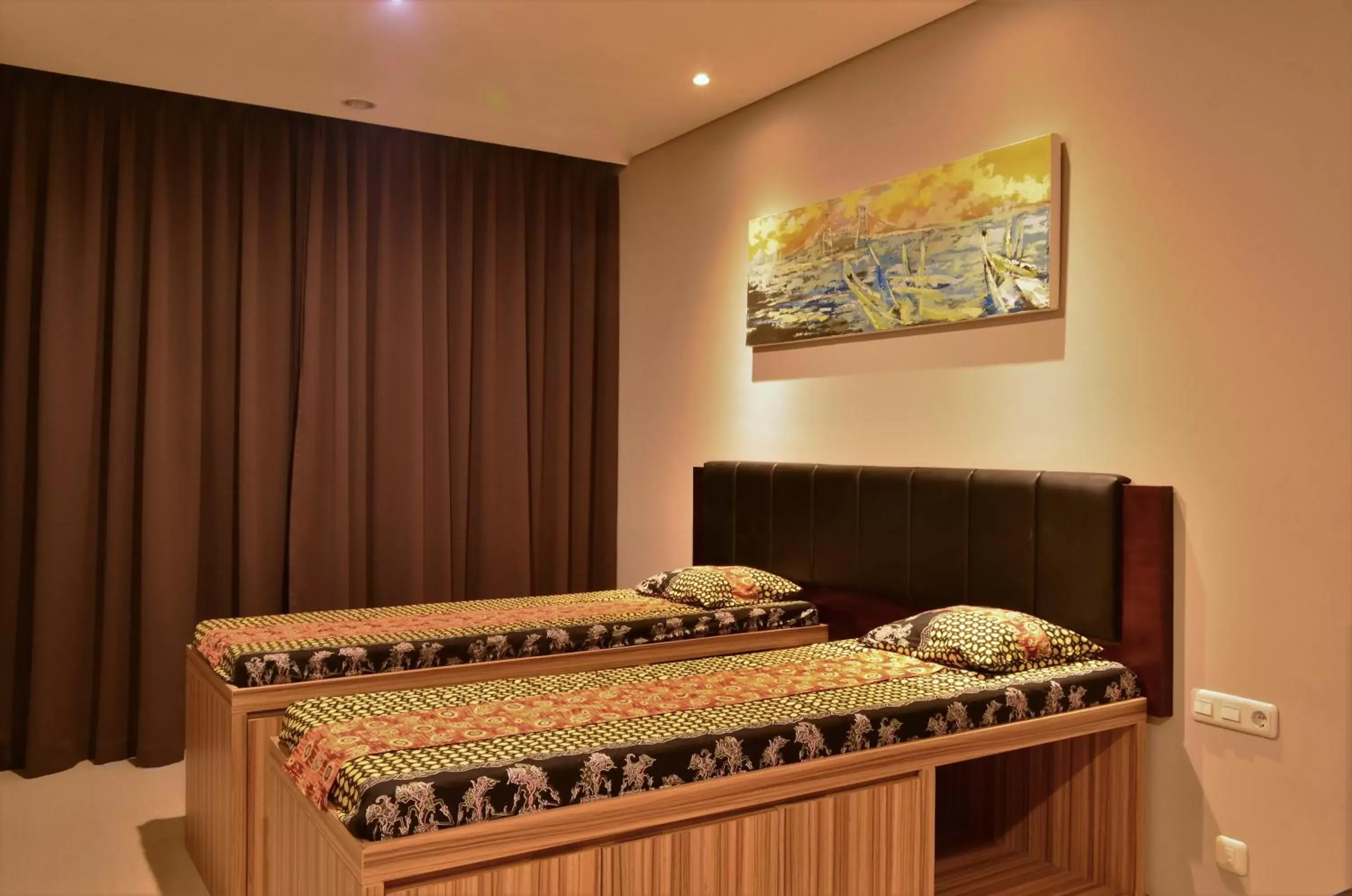 Massage, Bed in PrimeBiz Hotel Surabaya