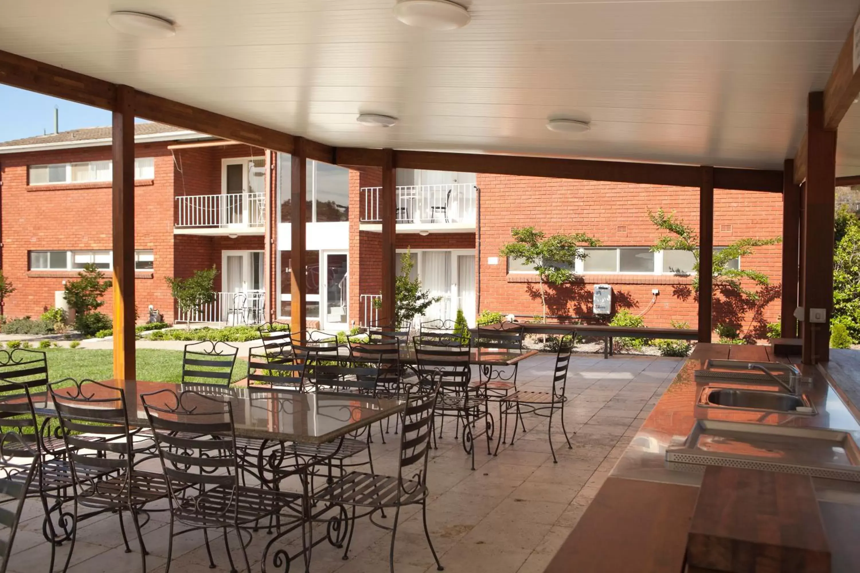 Patio, Restaurant/Places to Eat in Forrest Hotel & Apartments