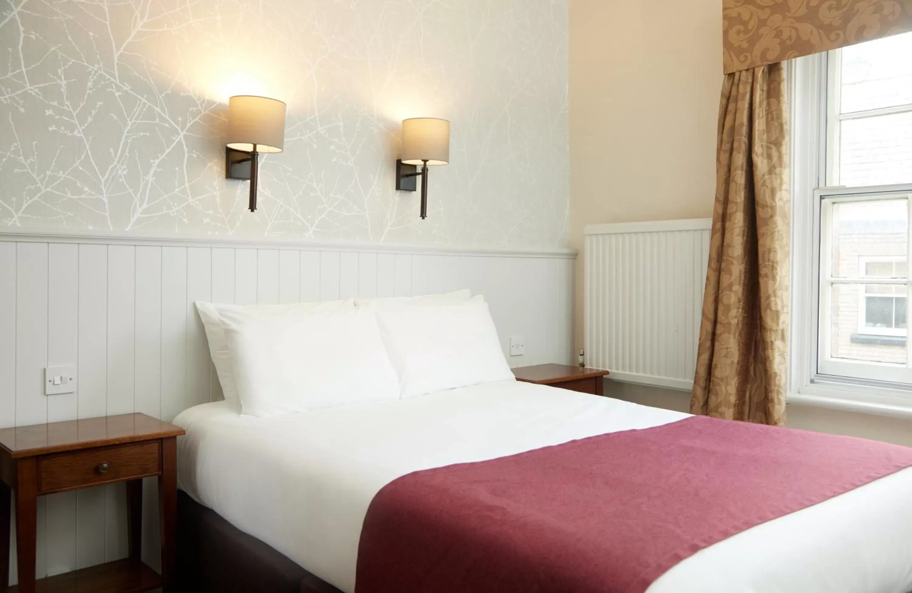 Bed in Lamb Hotel by Greene King Inns