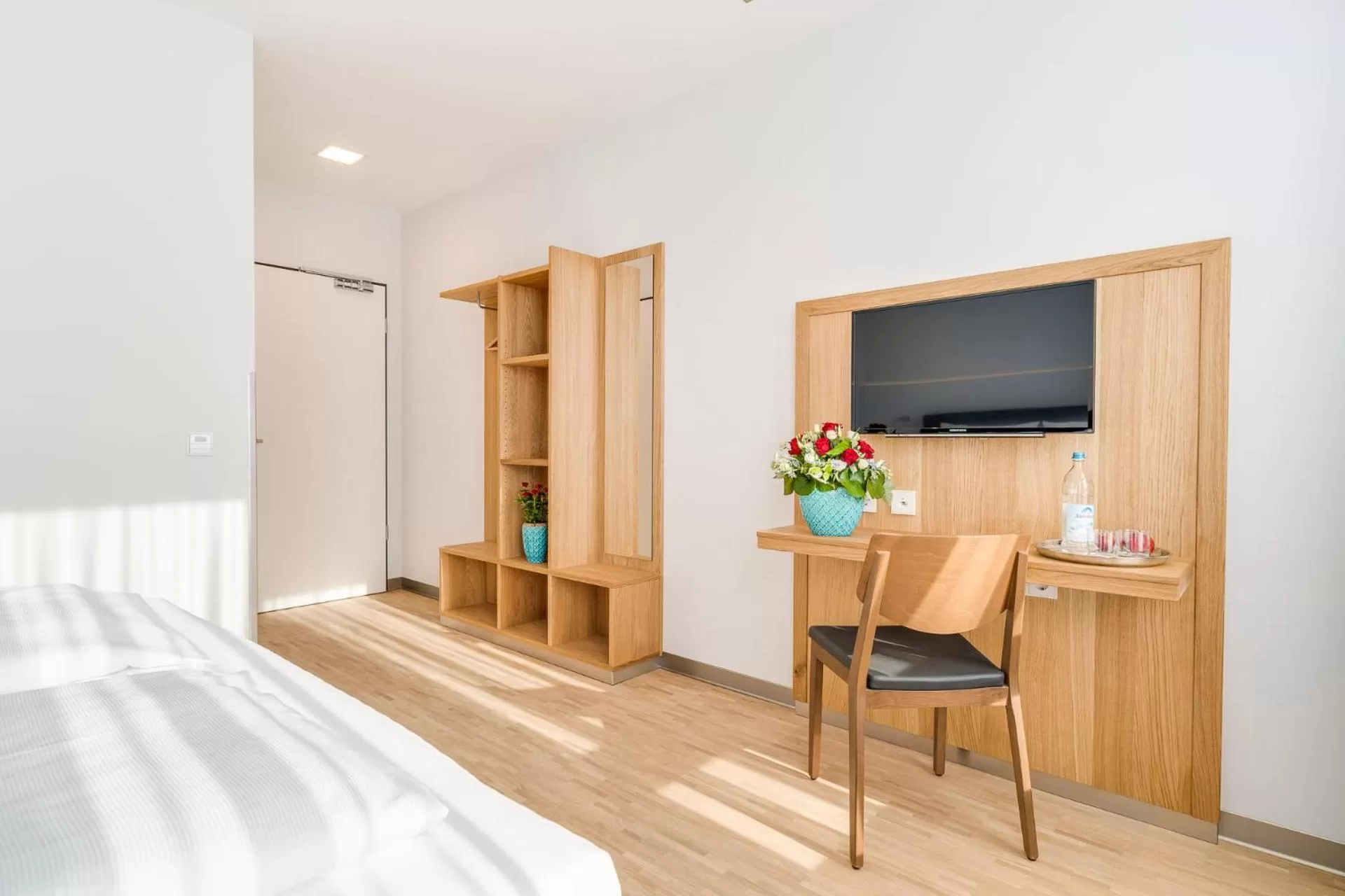 Photo of the whole room, Bed in Hotel-Etage Apfelrot managed by Hotel Apfelbaum