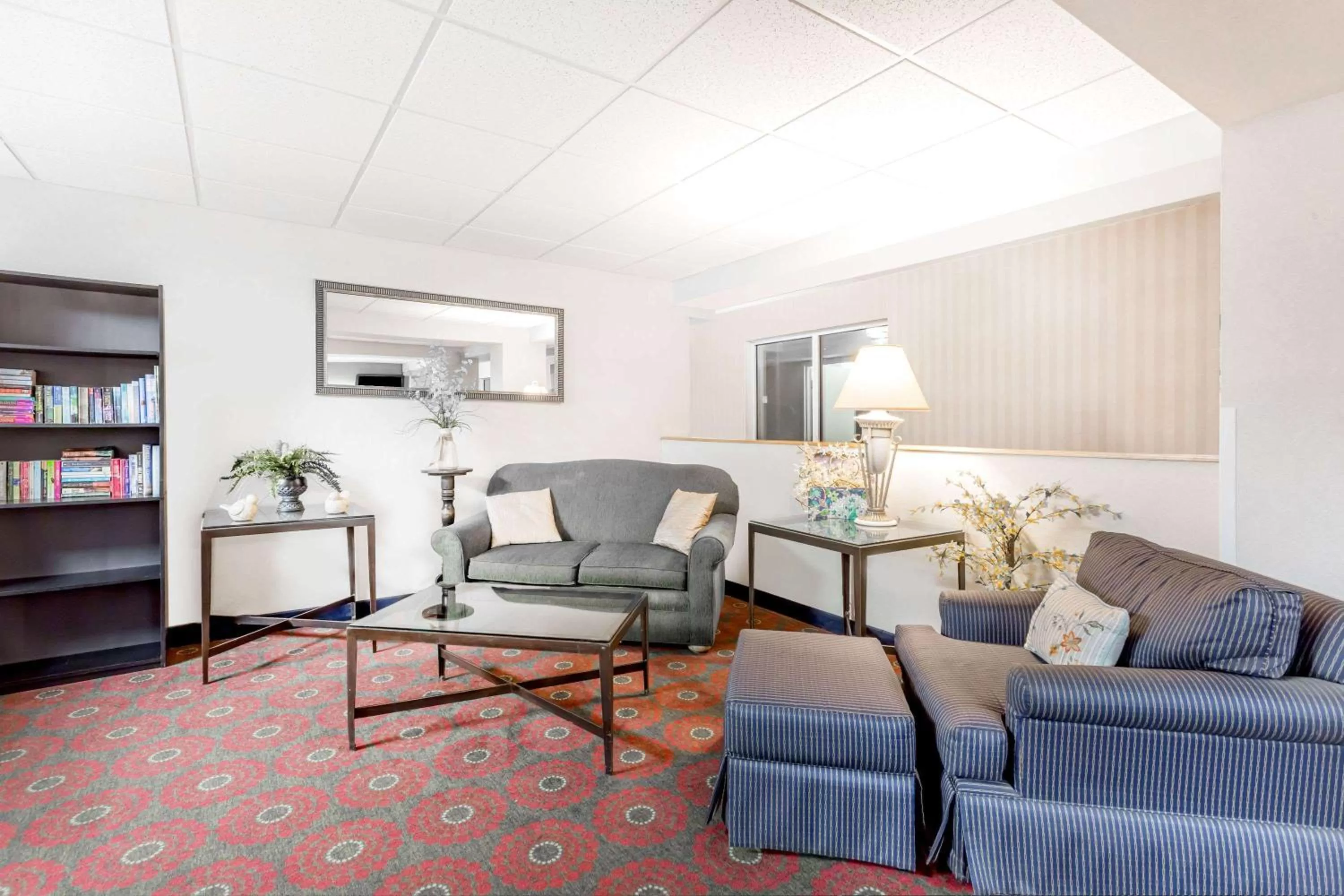 Lobby or reception in Days Inn by Wyndham Cedar Falls- University Plaza