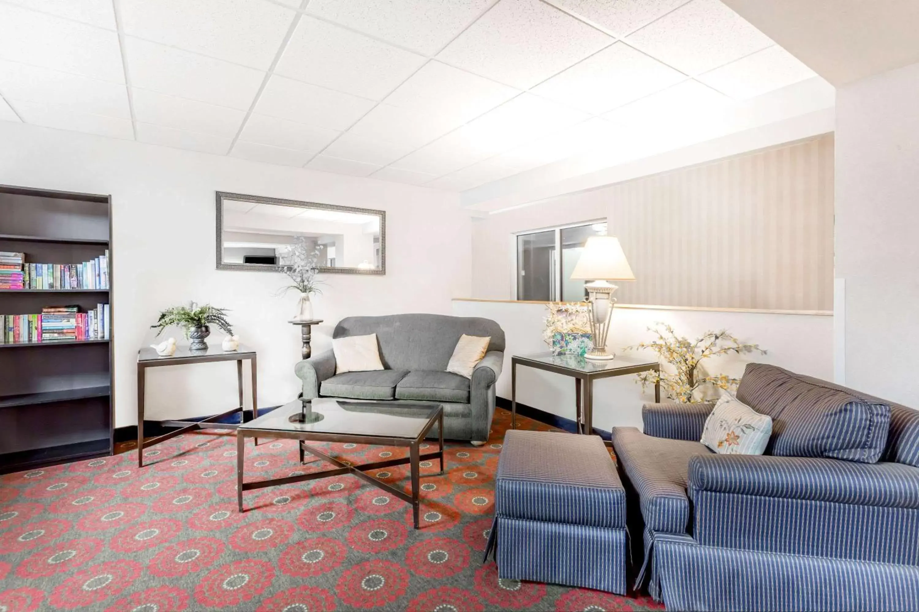 Lobby or reception, Seating Area in Days Inn by Wyndham Cedar Falls- University Plaza