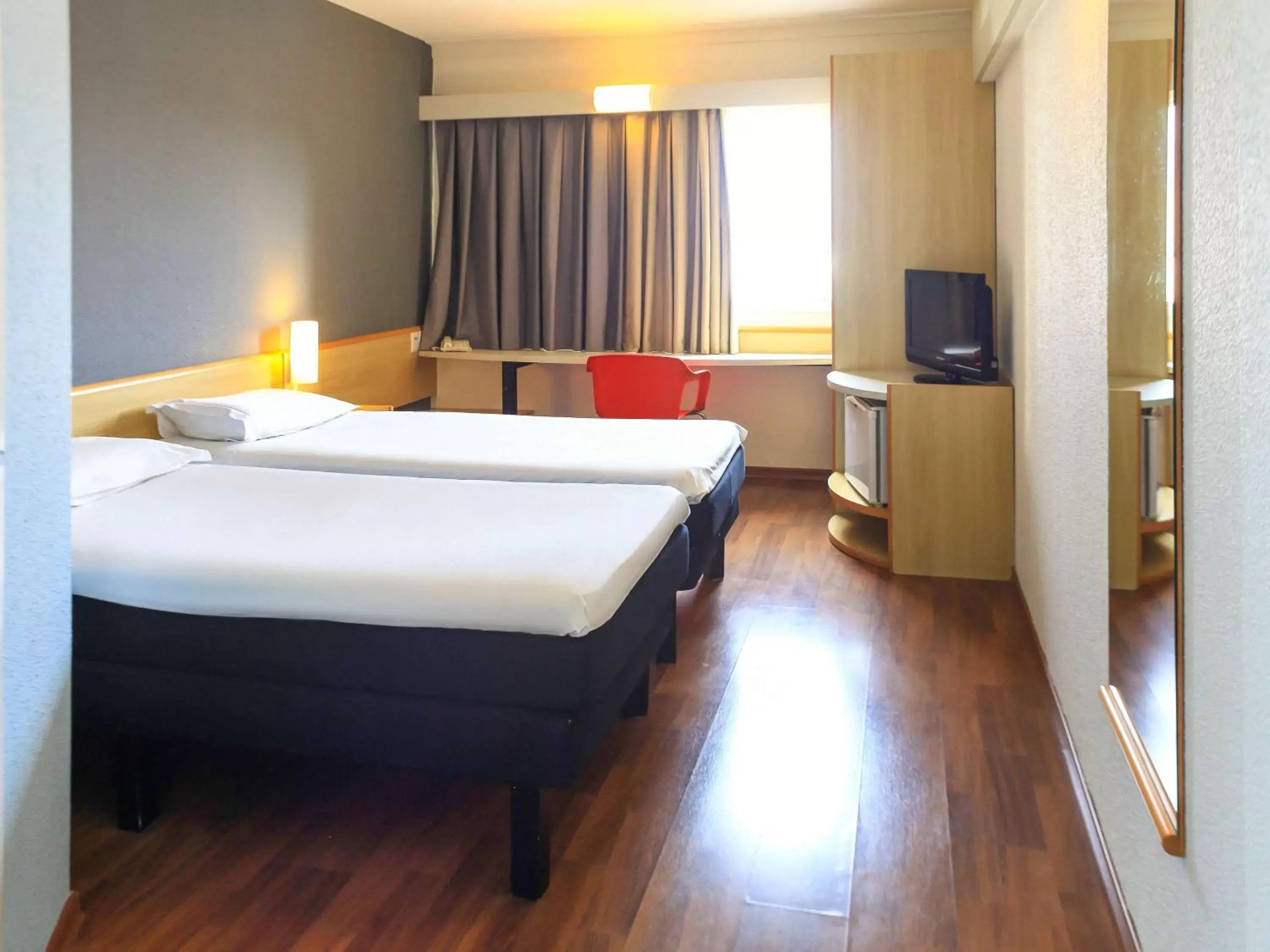 Photo of the whole room, Bed in ibis Sao Jose dos Campos Colinas