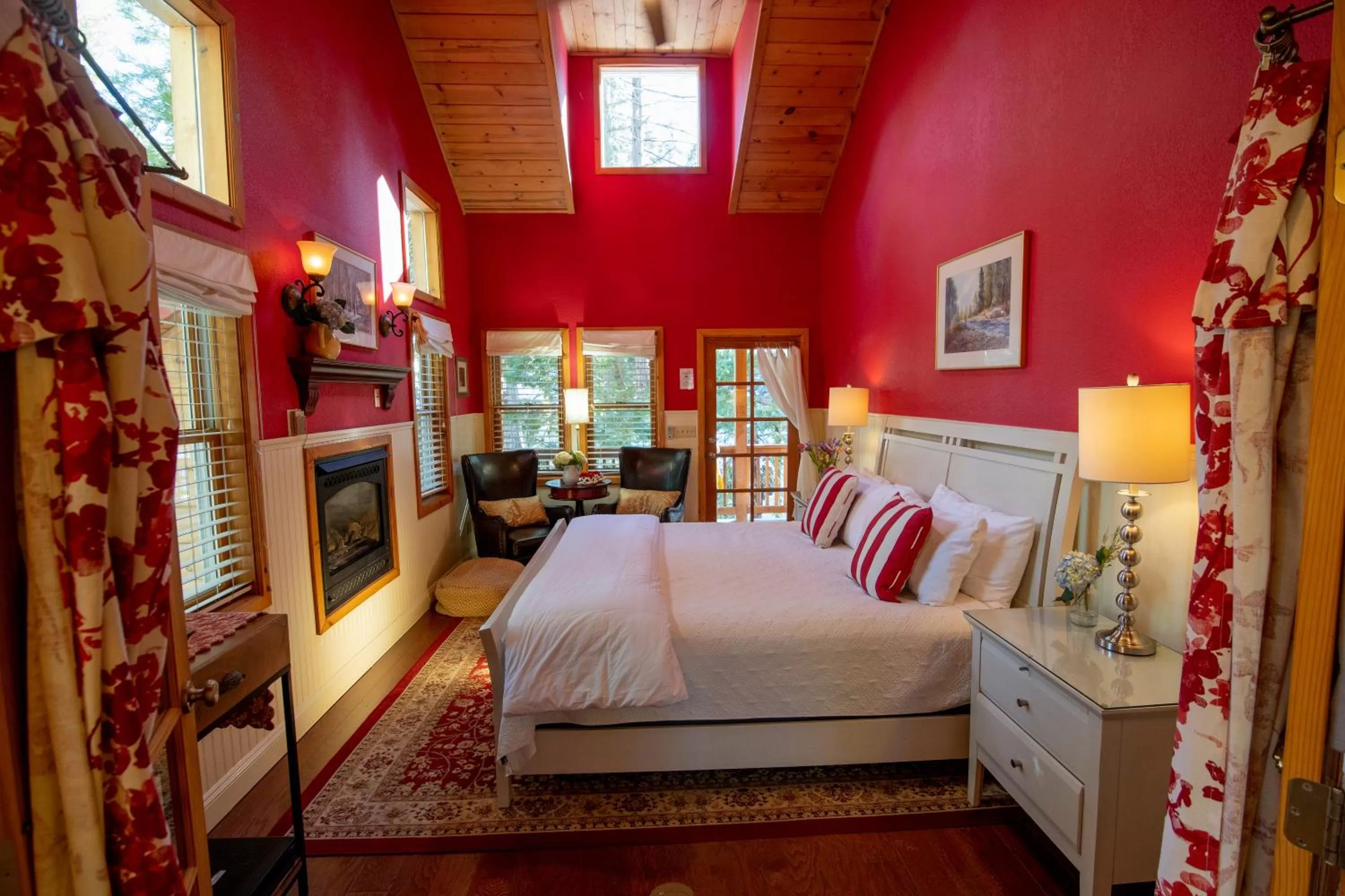 Bed in Elliott House Boutique Inn