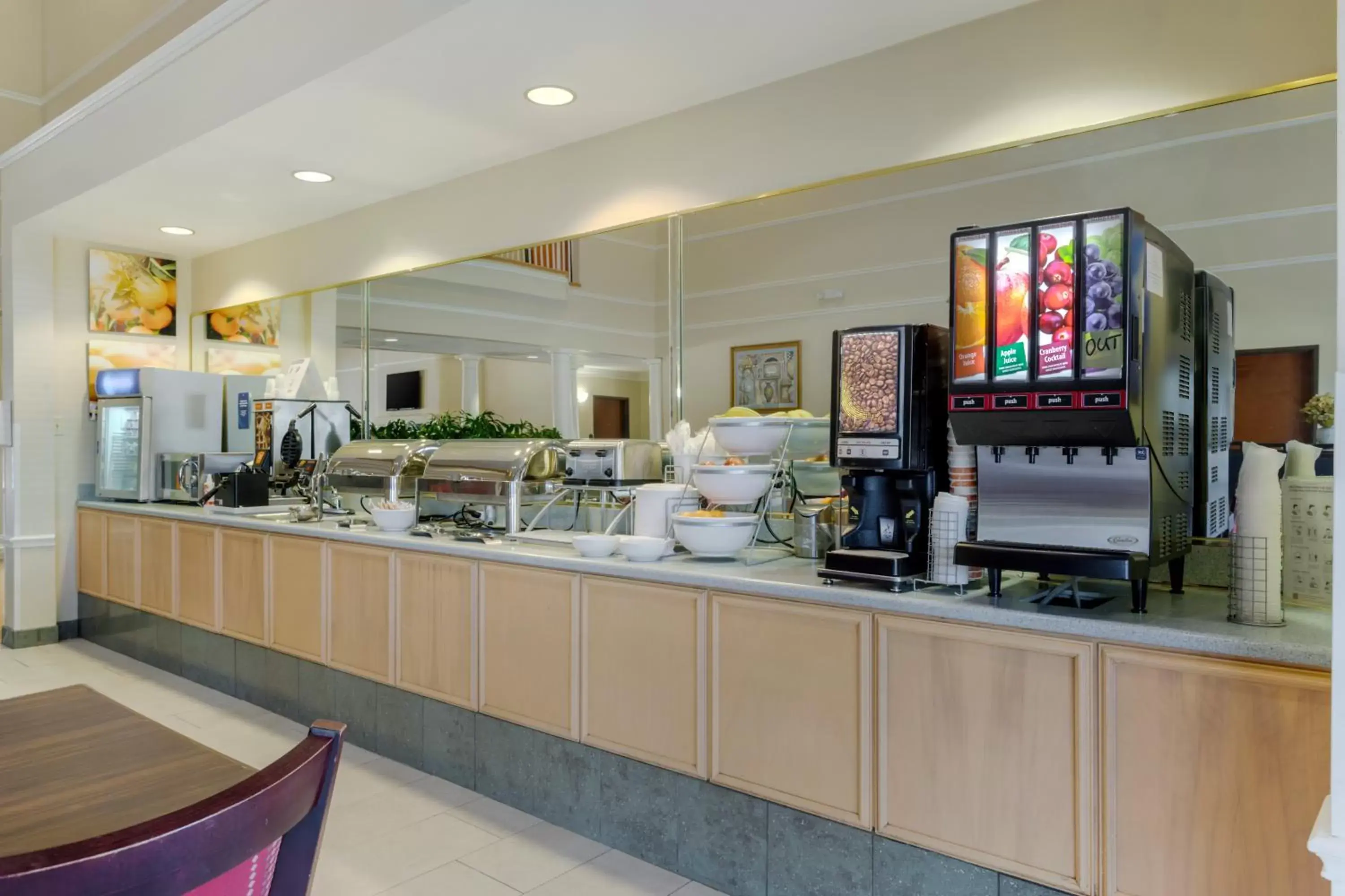 Breakfast, Restaurant/Places to Eat in Comfort Suites La Porte