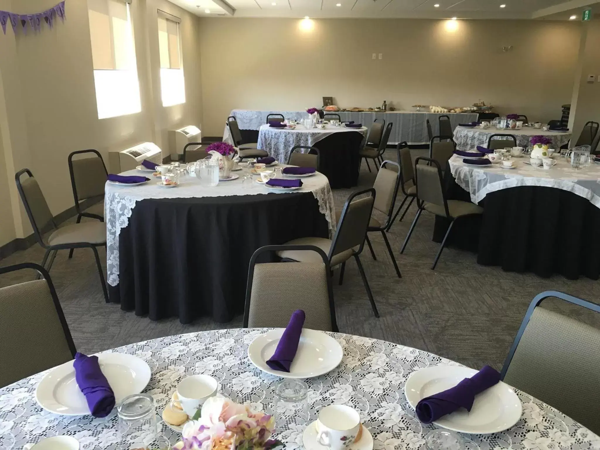 Banquet/Function facilities, Restaurant/Places to Eat in Days Inn & Suites by Wyndham Lindsay