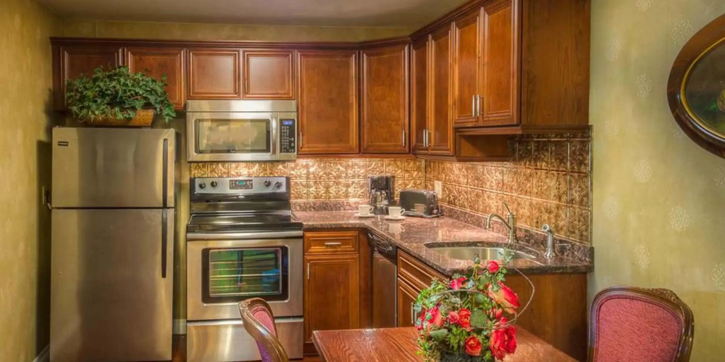 kitchen, Kitchen/Kitchenette in Red Coach Inn