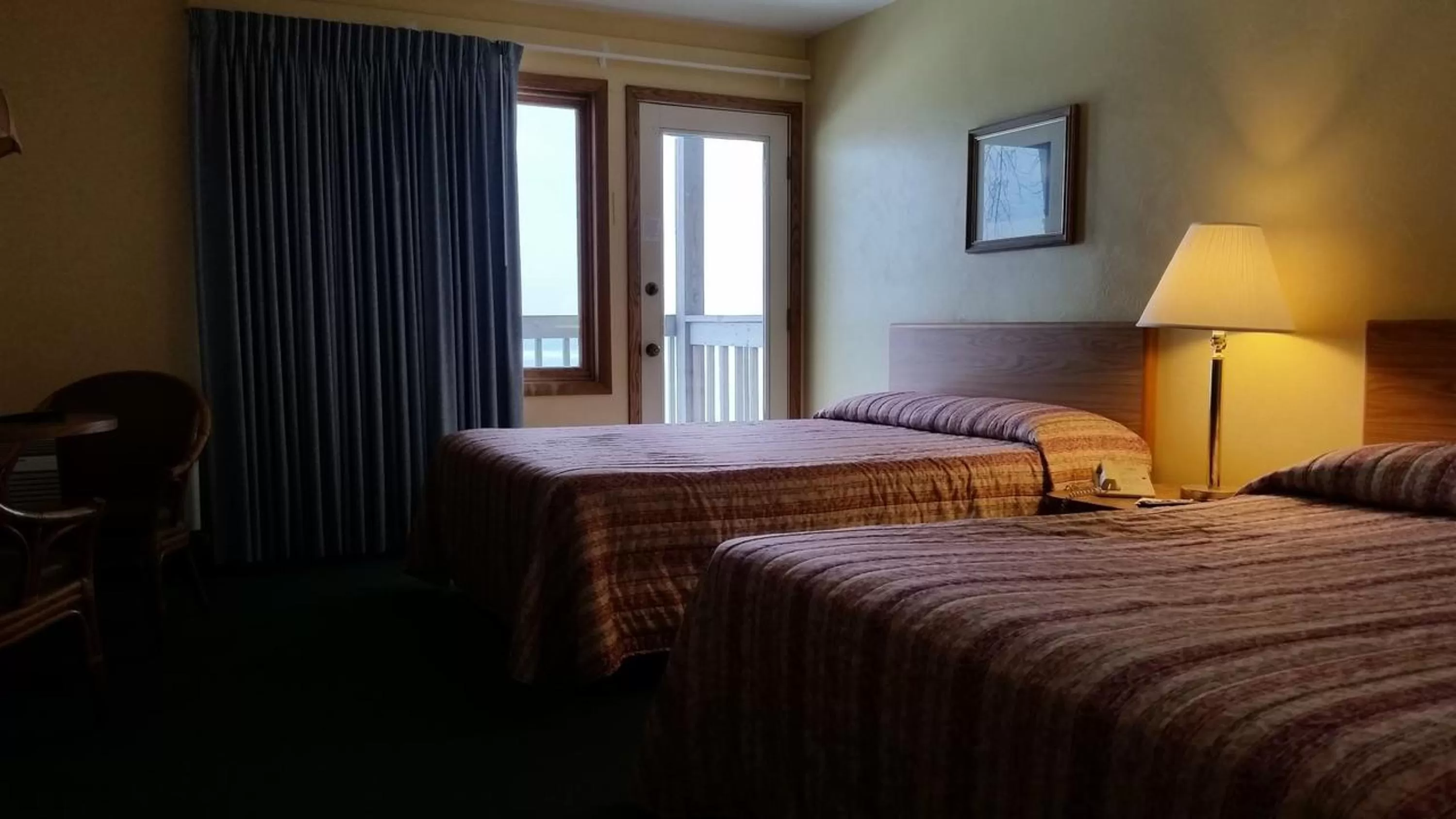 Decorative detail, Bed in Algoma Beach Motel