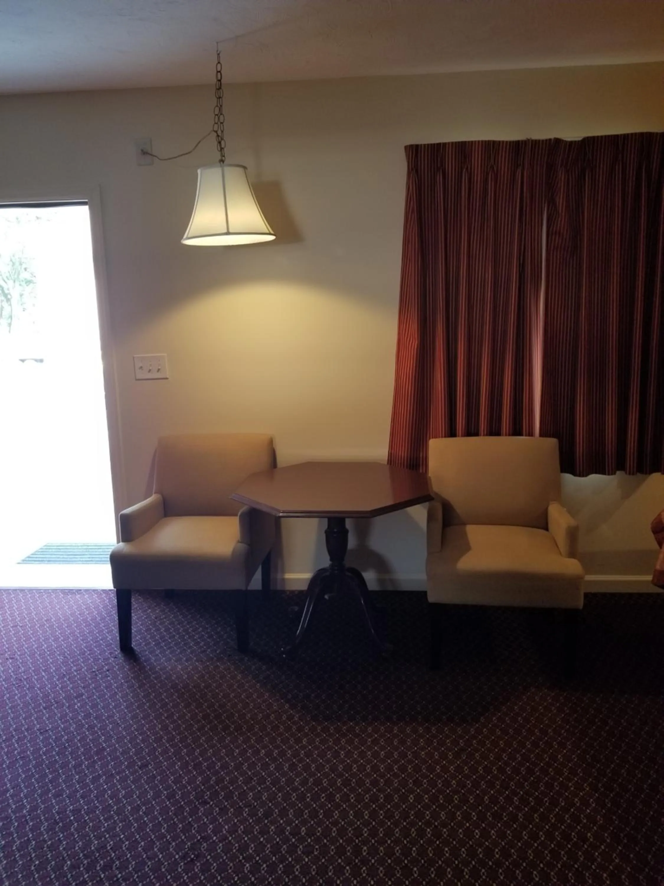 Seating area in Classic Inn Lancaster