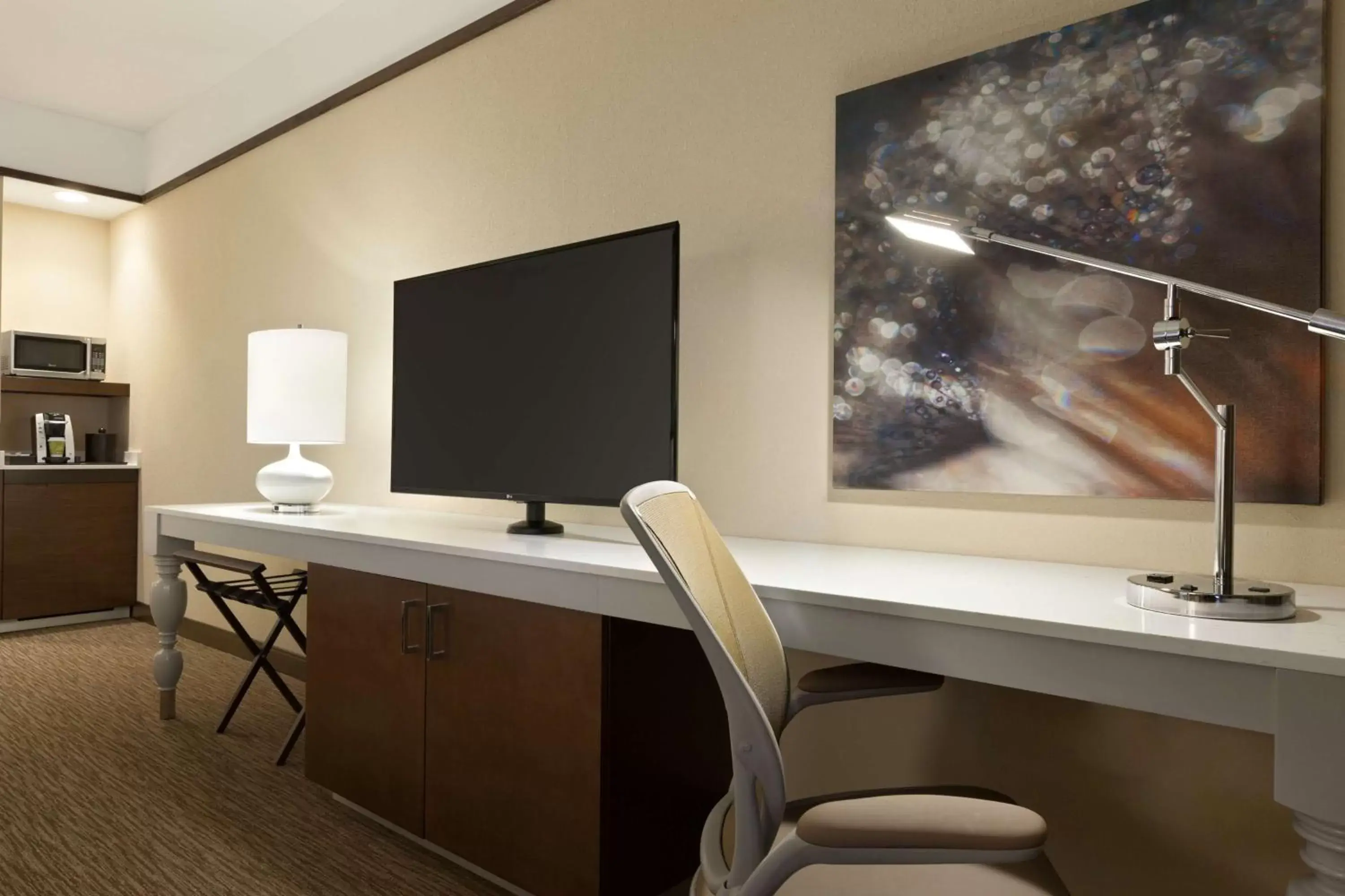 Bedroom, TV/Entertainment Center in Hilton Garden Inn Charlotte Southpark