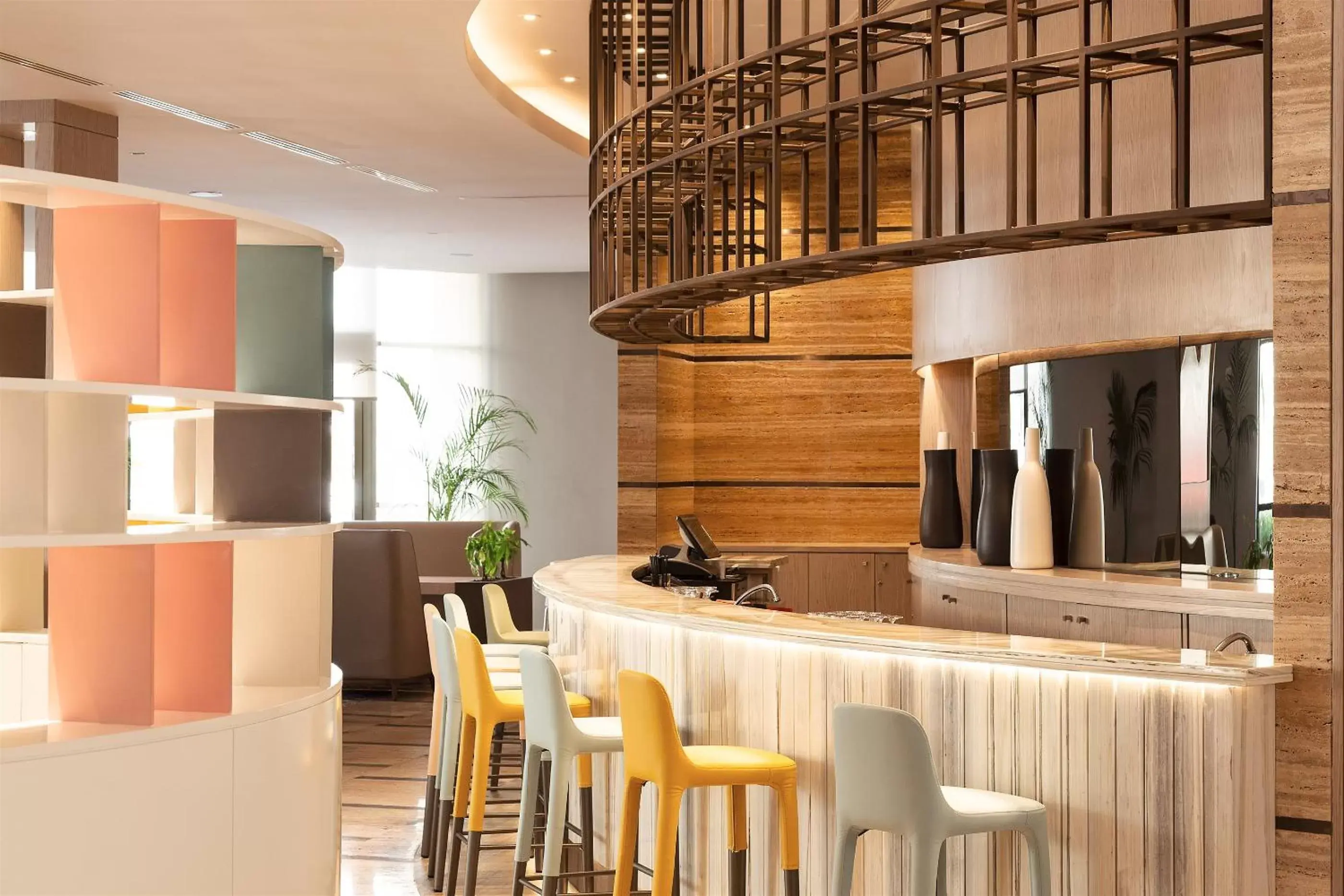 Lounge or bar, Kitchen/Kitchenette in Novotel Tunis Lac