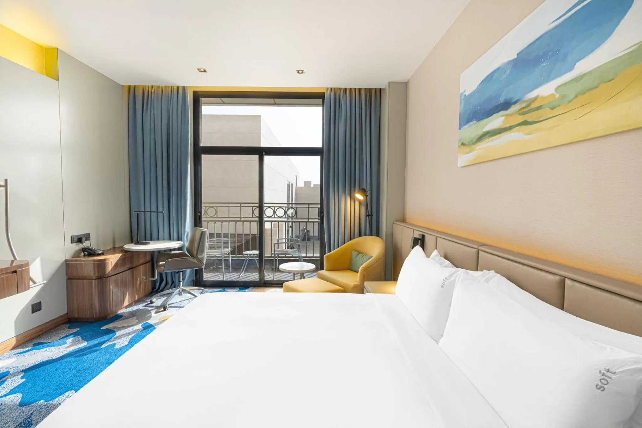 Photo of the whole room, Bed in Holiday Inn Riyadh The Business District by IHG