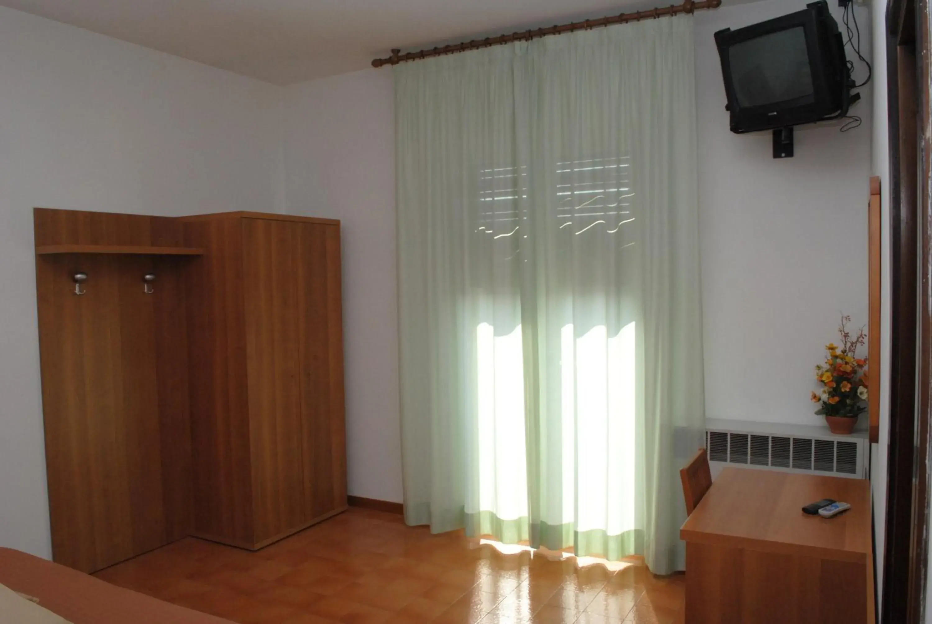 Bedroom, TV/Entertainment Center in Albergo "da Mario"