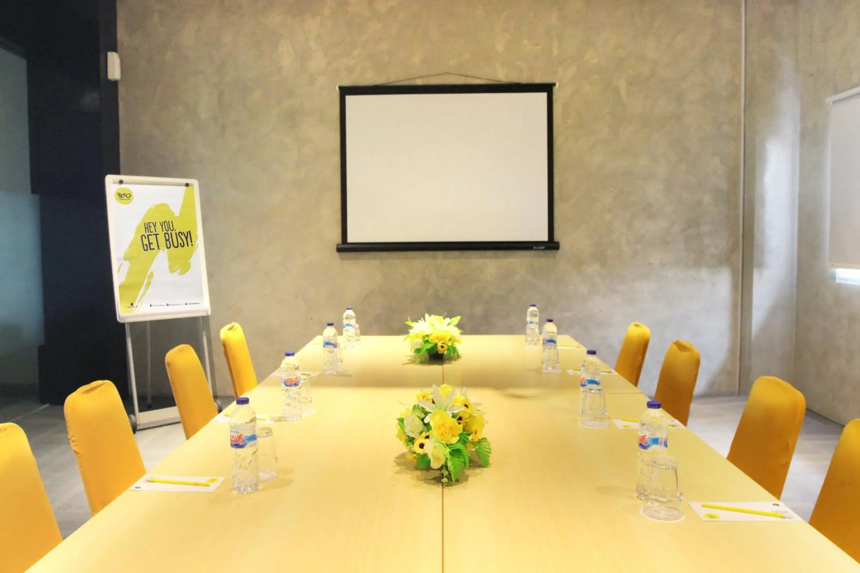 Banquet/Function facilities, Business Area/Conference Room in Yello Hotel Jemursari