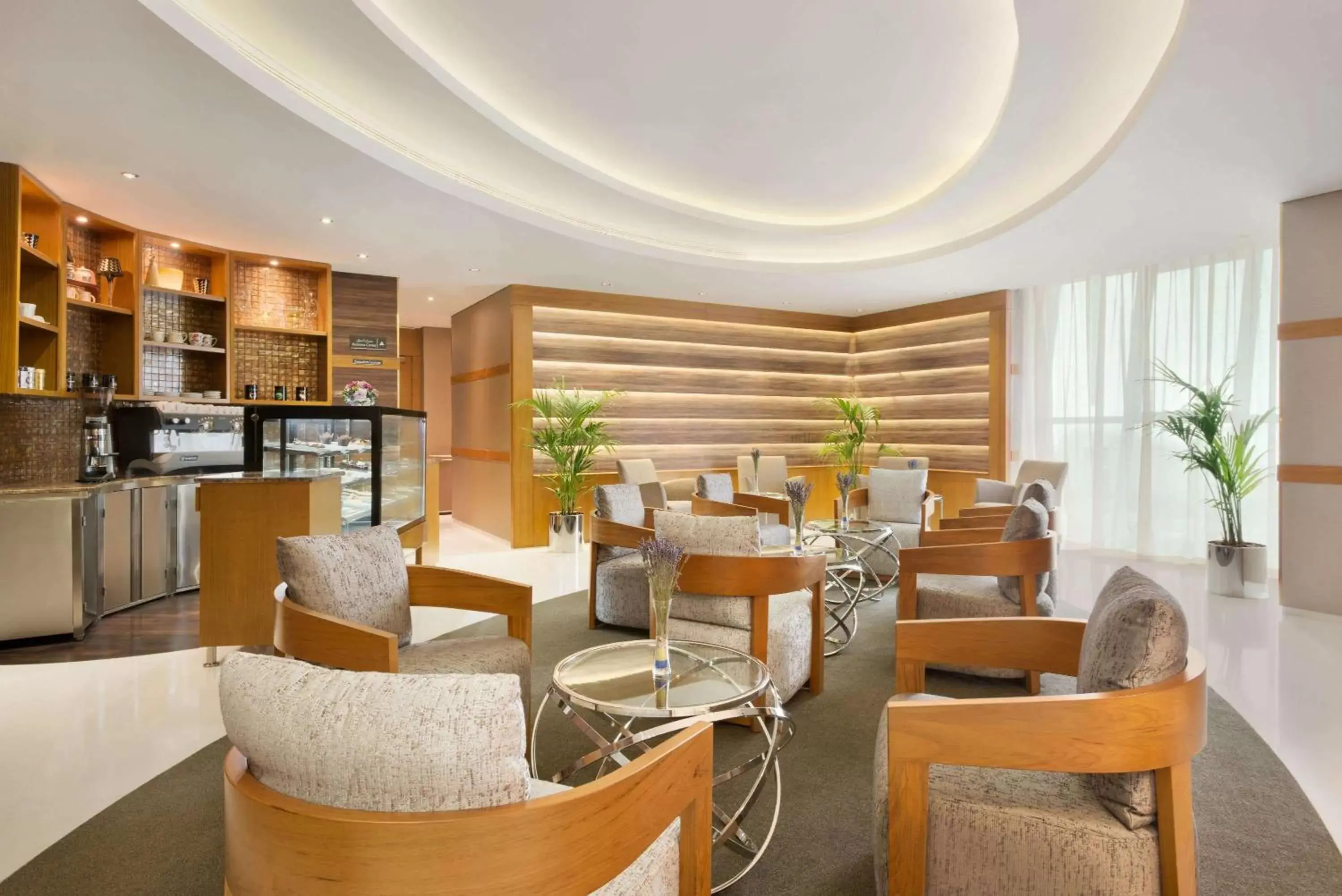Lounge or bar, Lounge/Bar in TRYP by Wyndham Abu Dhabi City Center