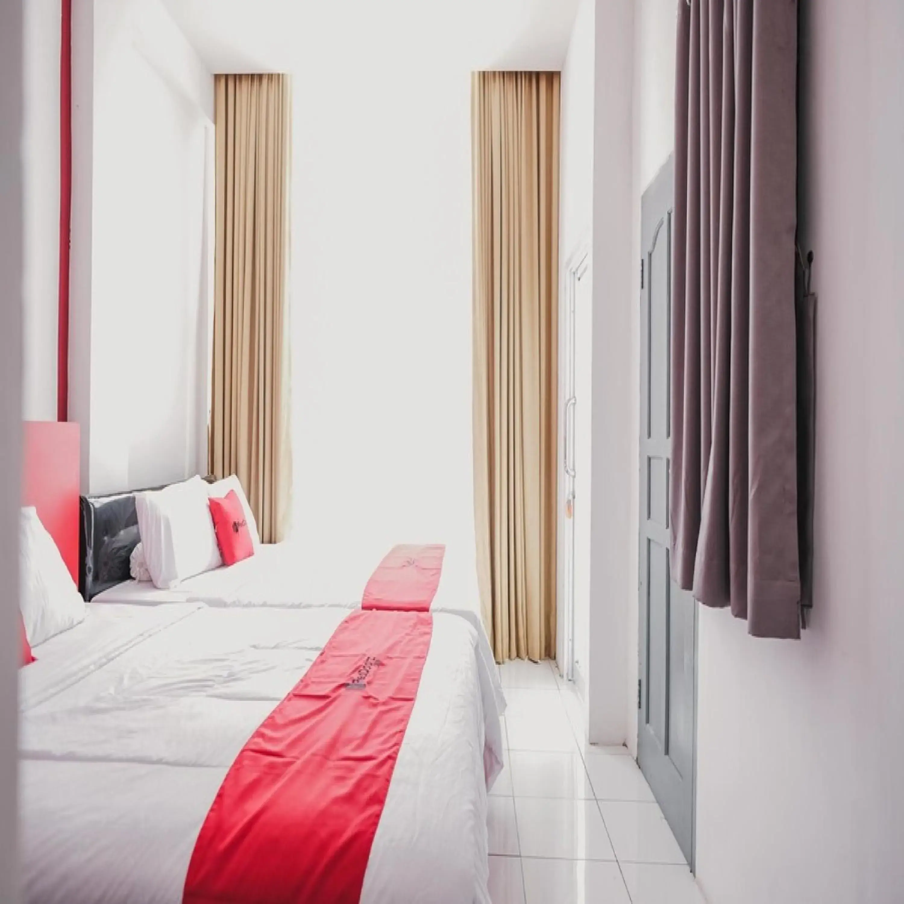 Bedroom, Bed in RedDoorz @ Jalan Sukabangun 2 Palembang