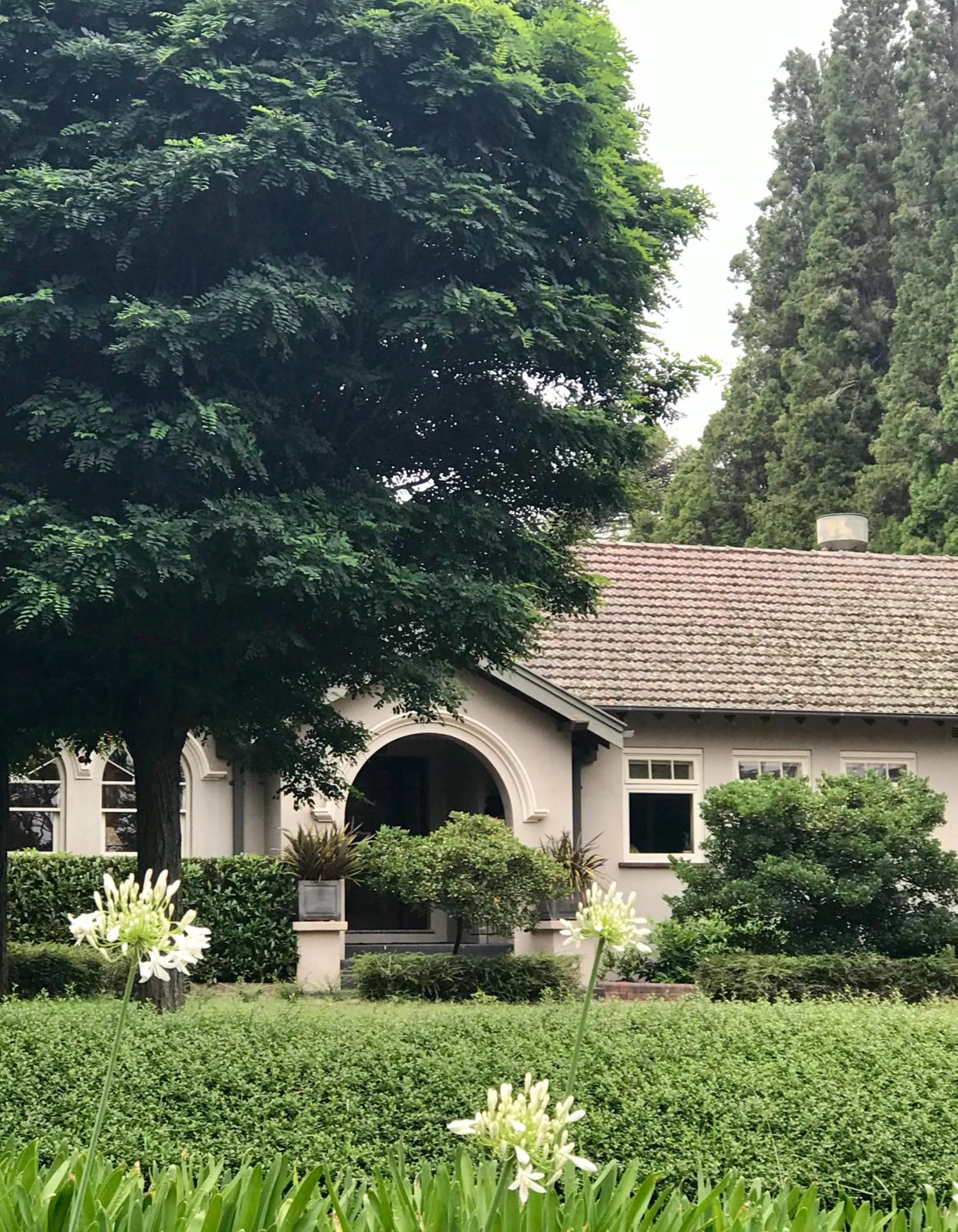 Facade/entrance in Links House