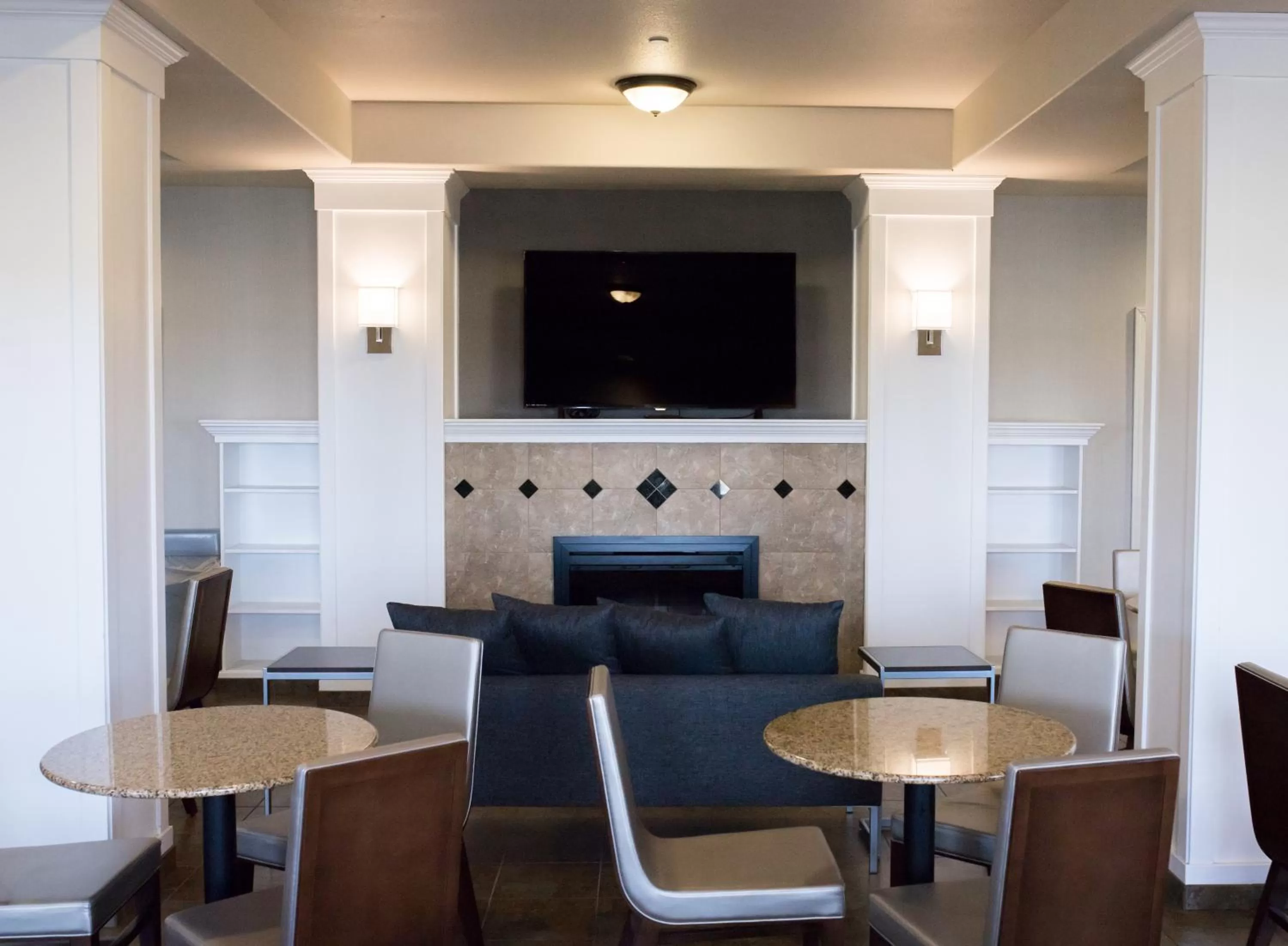 Dining area in Wingate by Wyndham Moses Lake