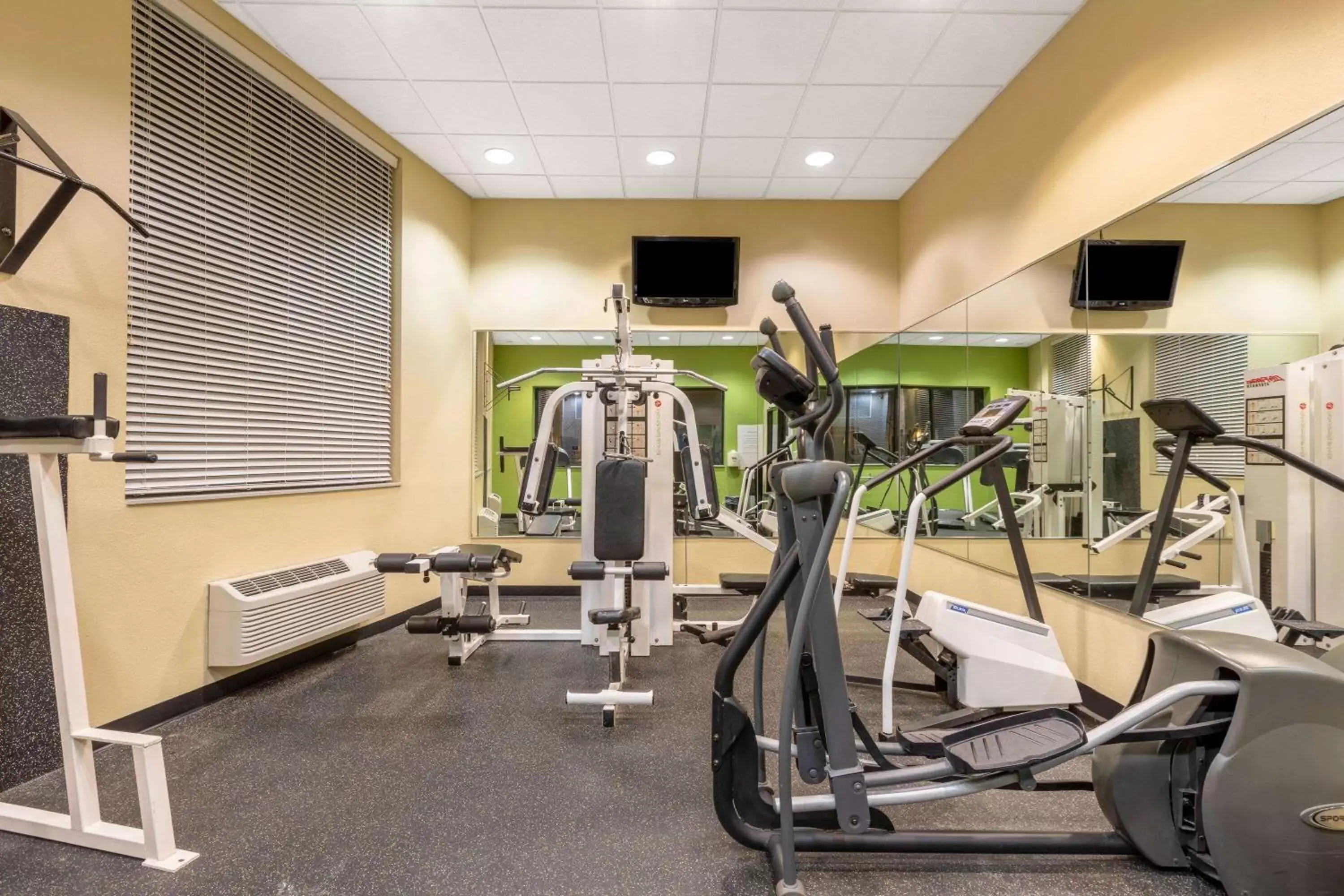 Fitness centre/facilities, Fitness Center/Facilities in Days Inn by Wyndham Eagan Minnesota Near Mall of America