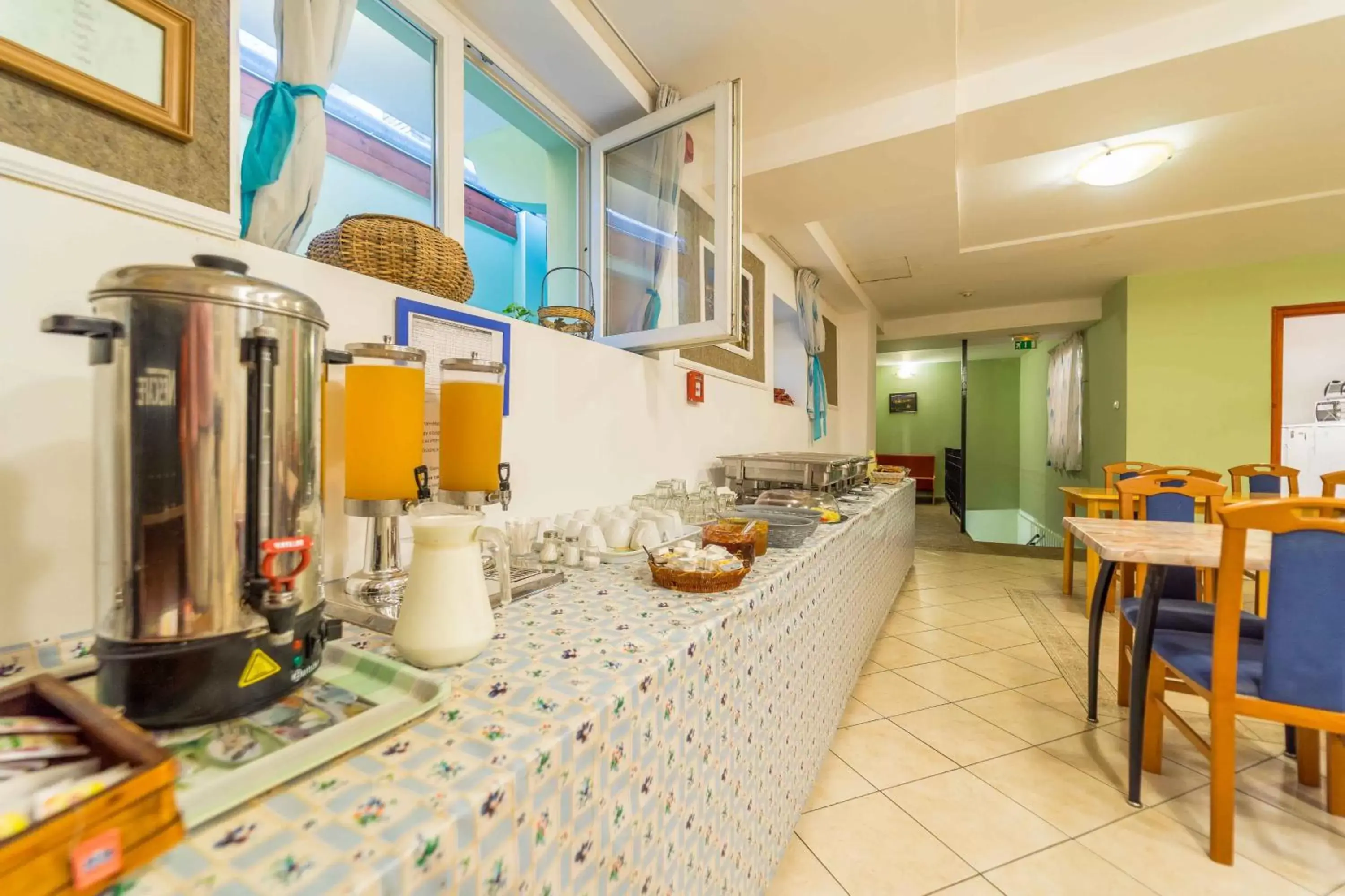 Restaurant/places to eat in Easy Star Hotel Restaurant/places to eat in Easy Star Hotel