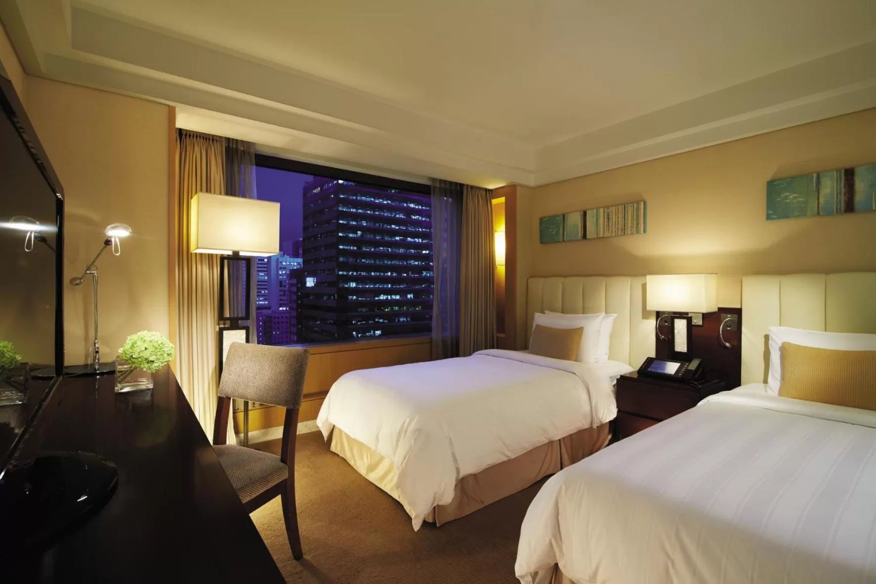 Bedroom, Bed in Lotte Hotel Seoul