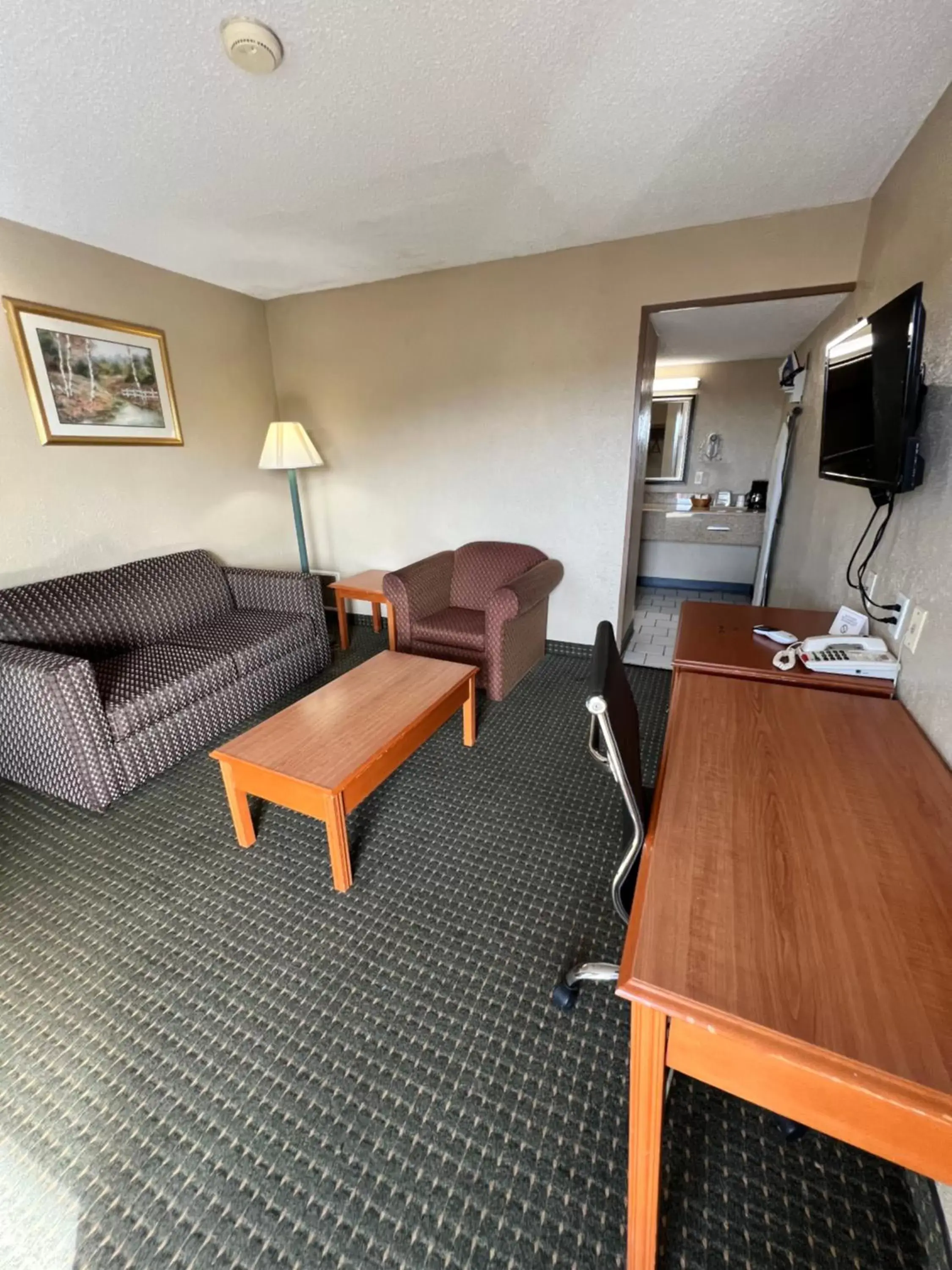 Living room, Seating Area in Continental Inn and Suites