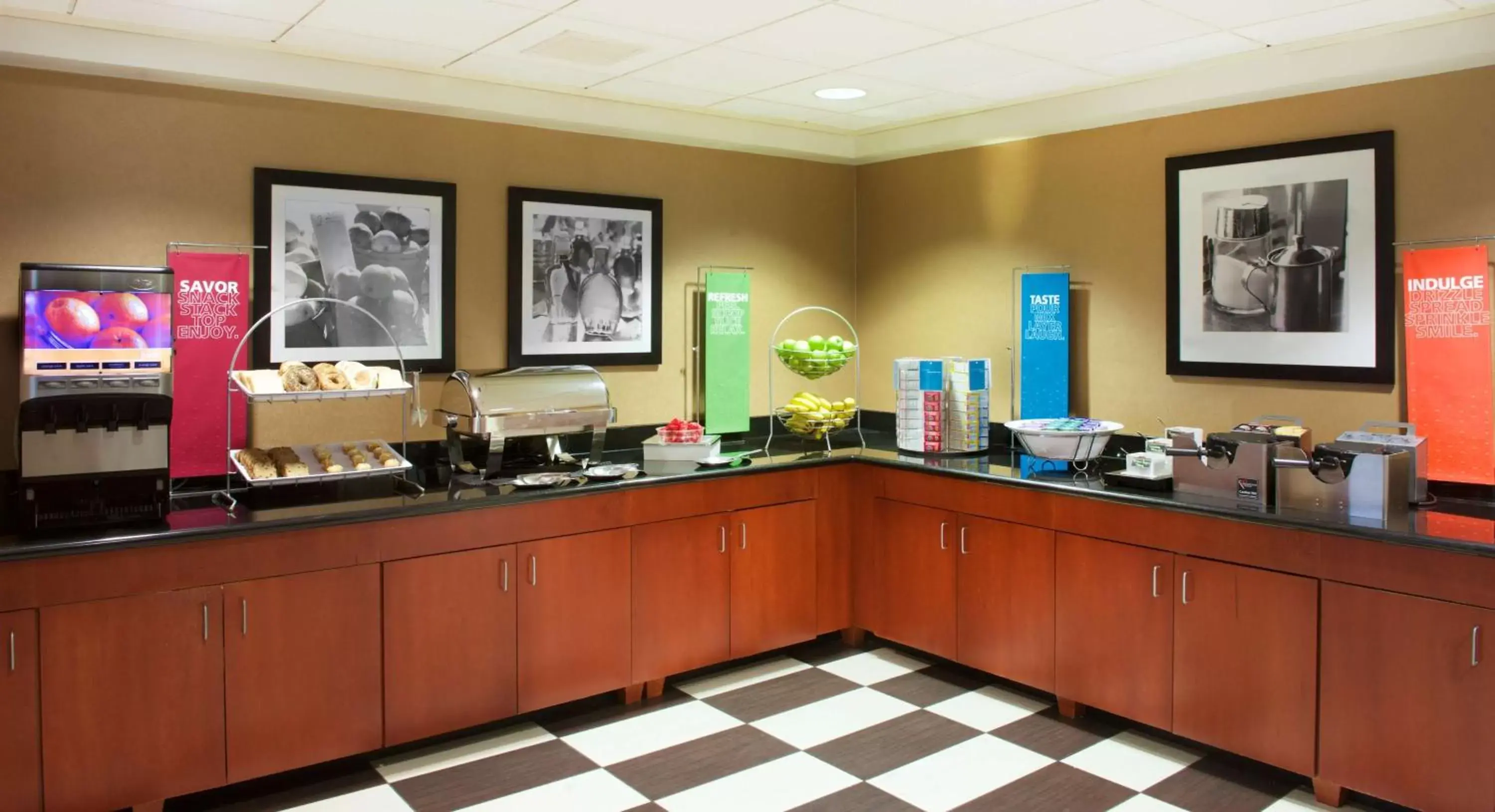 Breakfast, Restaurant/Places to Eat in Hampton Inn & Suites Pittsburgh-Meadow Lands