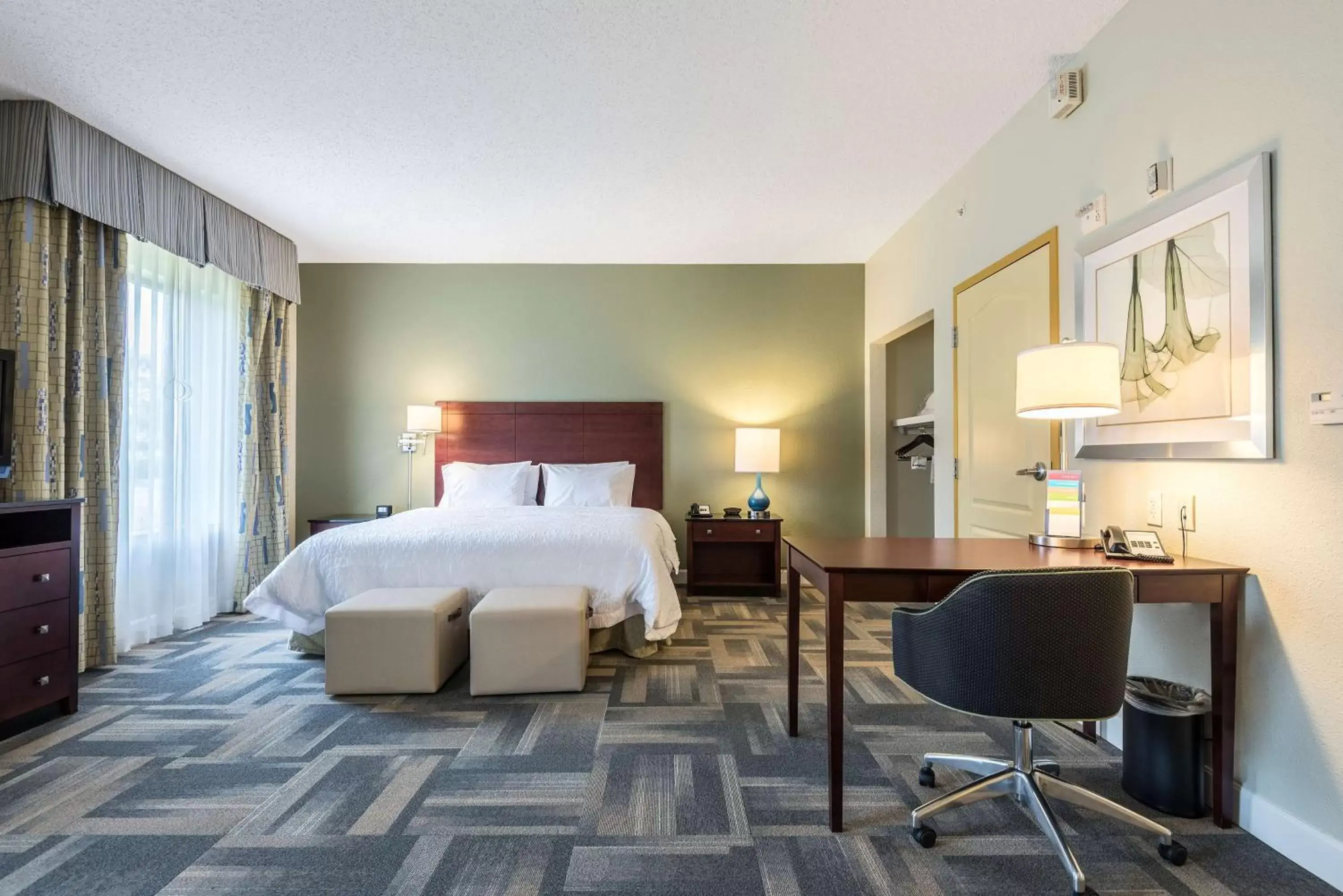 Bedroom in Hampton Inn & Suites Orlando-South Lake Buena Vista